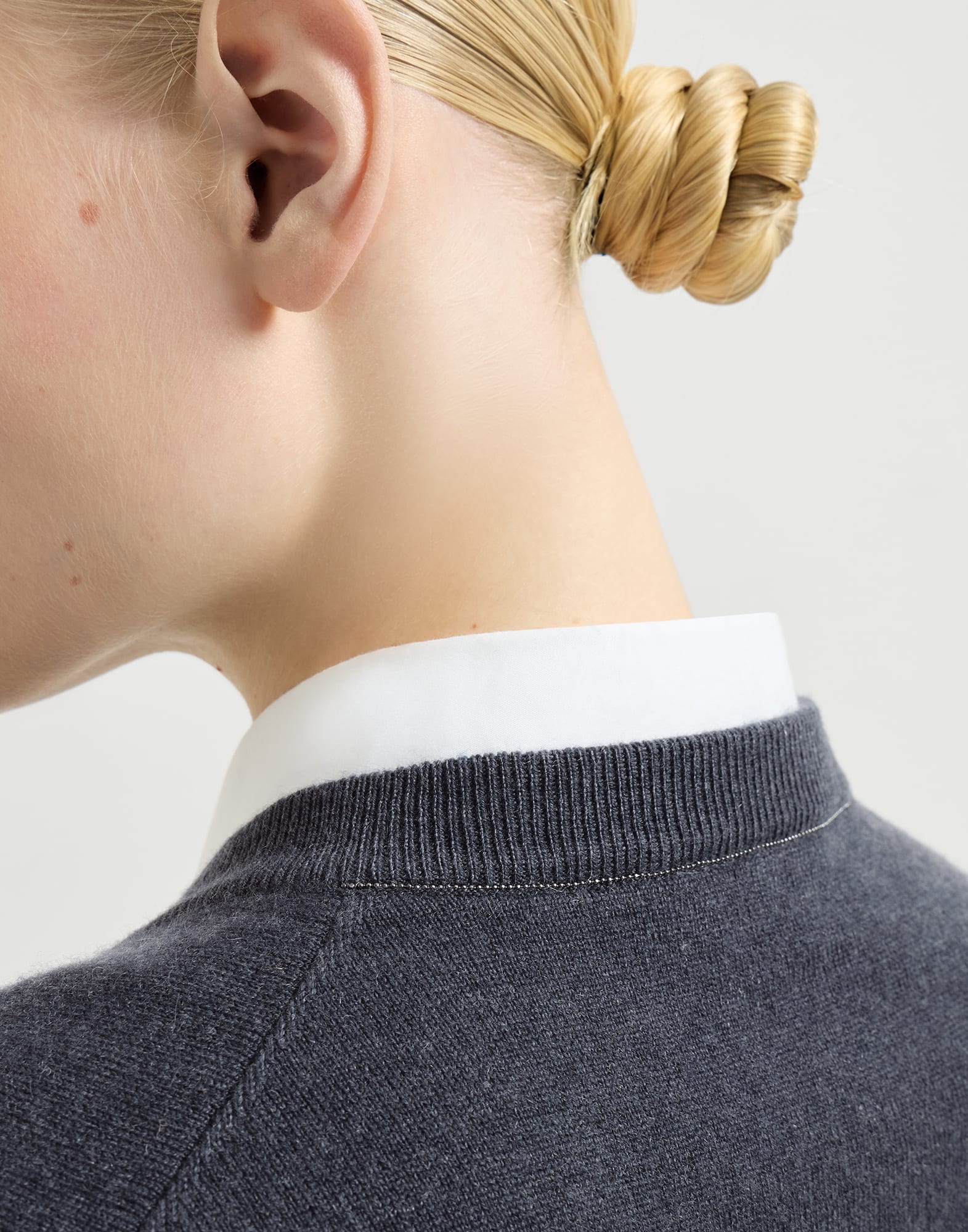 Cashmere sweater vest with monili