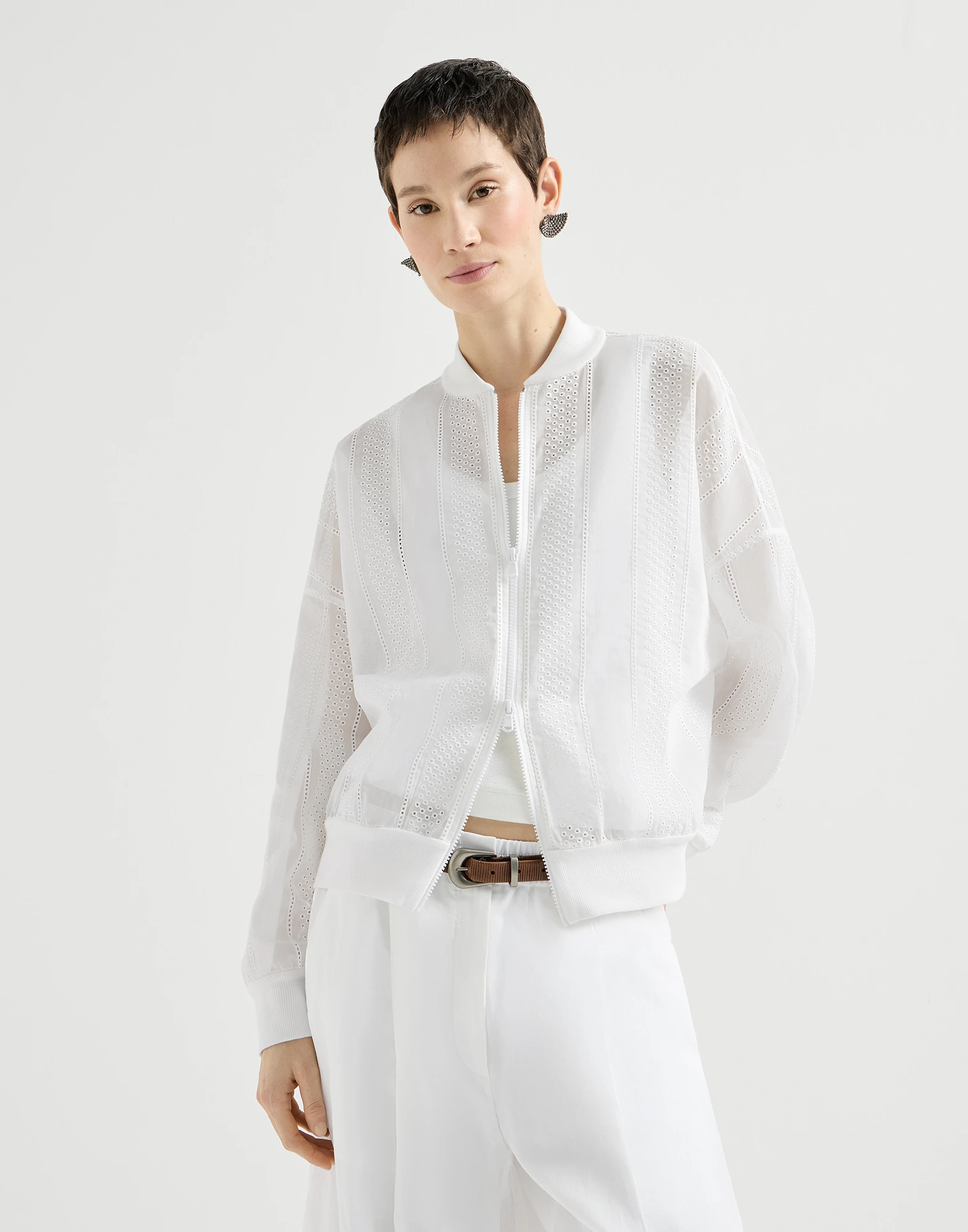 Bomber en organza de algodón con bordado inglés, cremallera y Monile