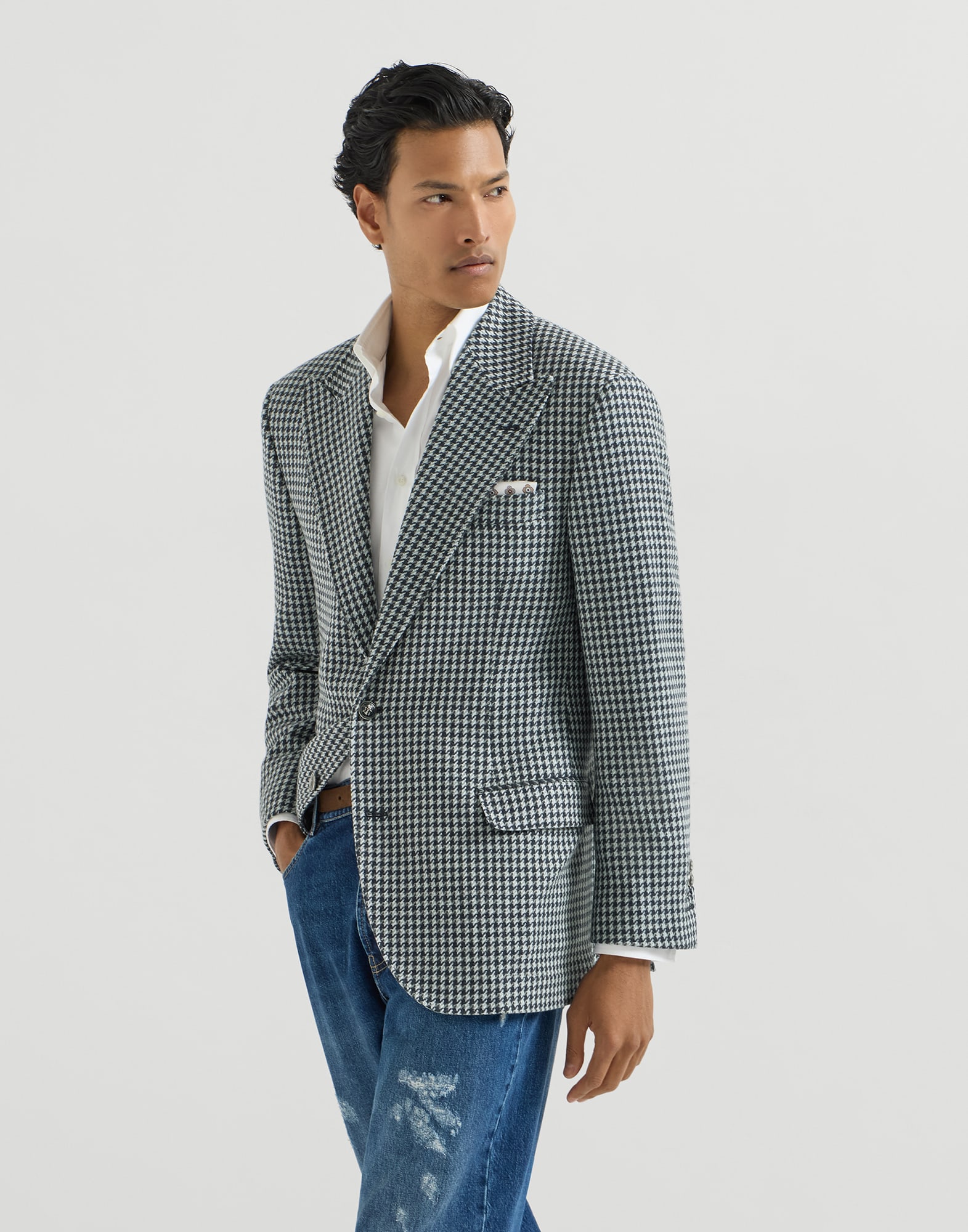 Cashmere macro houndstooth Tailor blazer with peak lapels and metal buttons