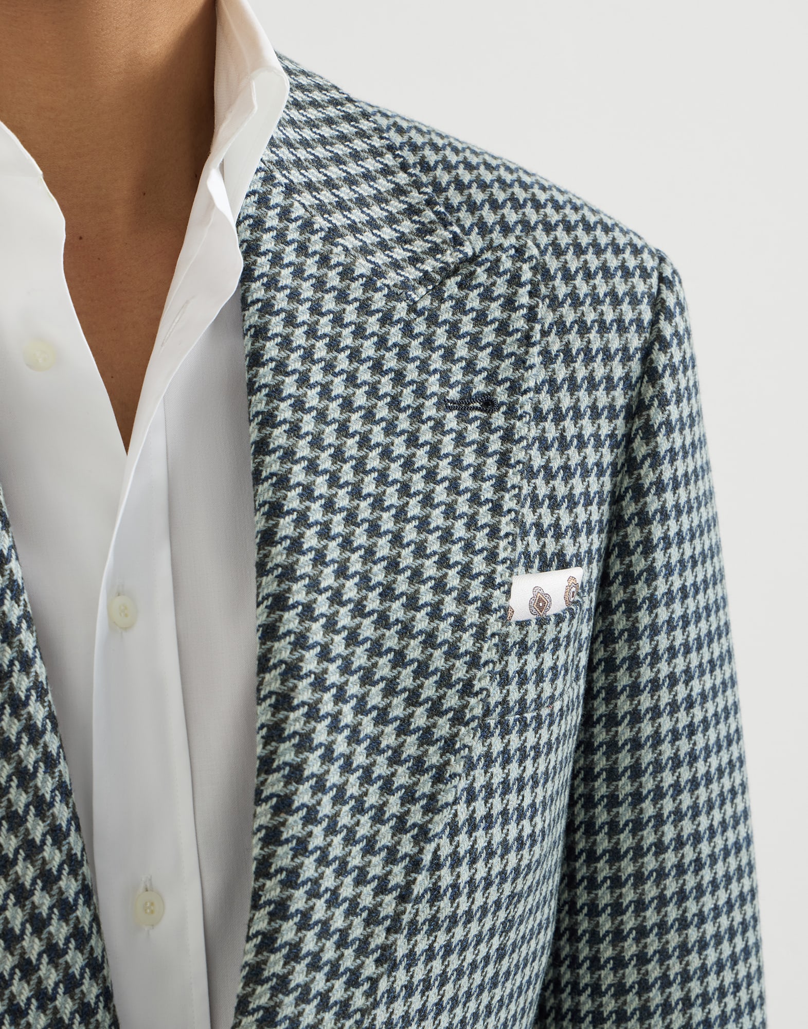 Cashmere macro houndstooth Tailor blazer with peak lapels and metal buttons