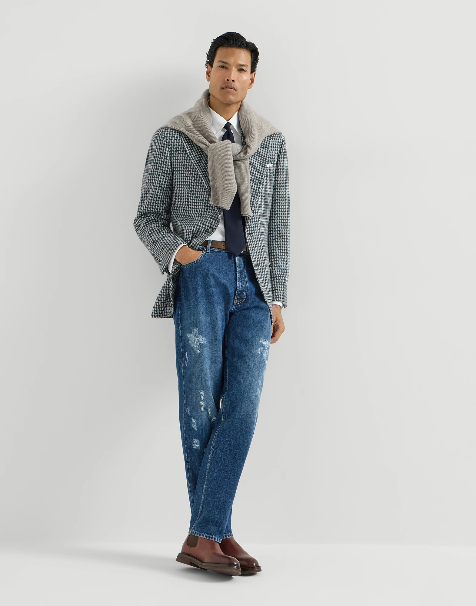 Cashmere macro houndstooth Tailor blazer with peak lapels and metal buttons