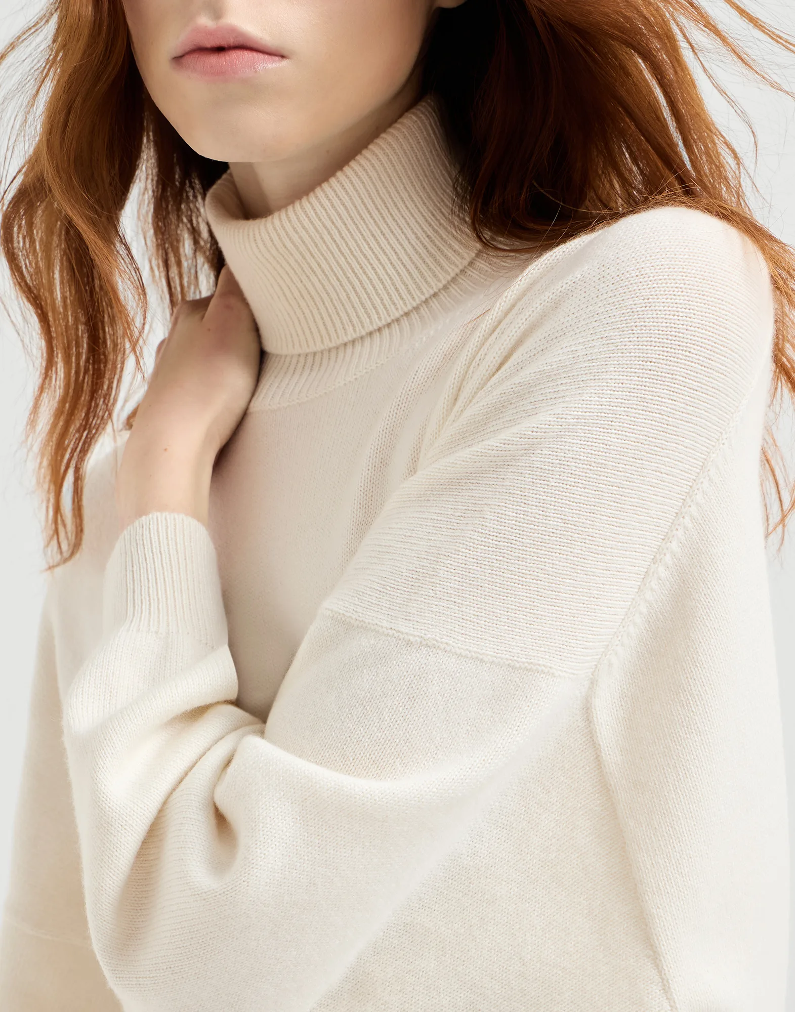 149-cashmere-turtleneck-sweater-with-monili-3.webp Cashmere turtleneck sweater with monili