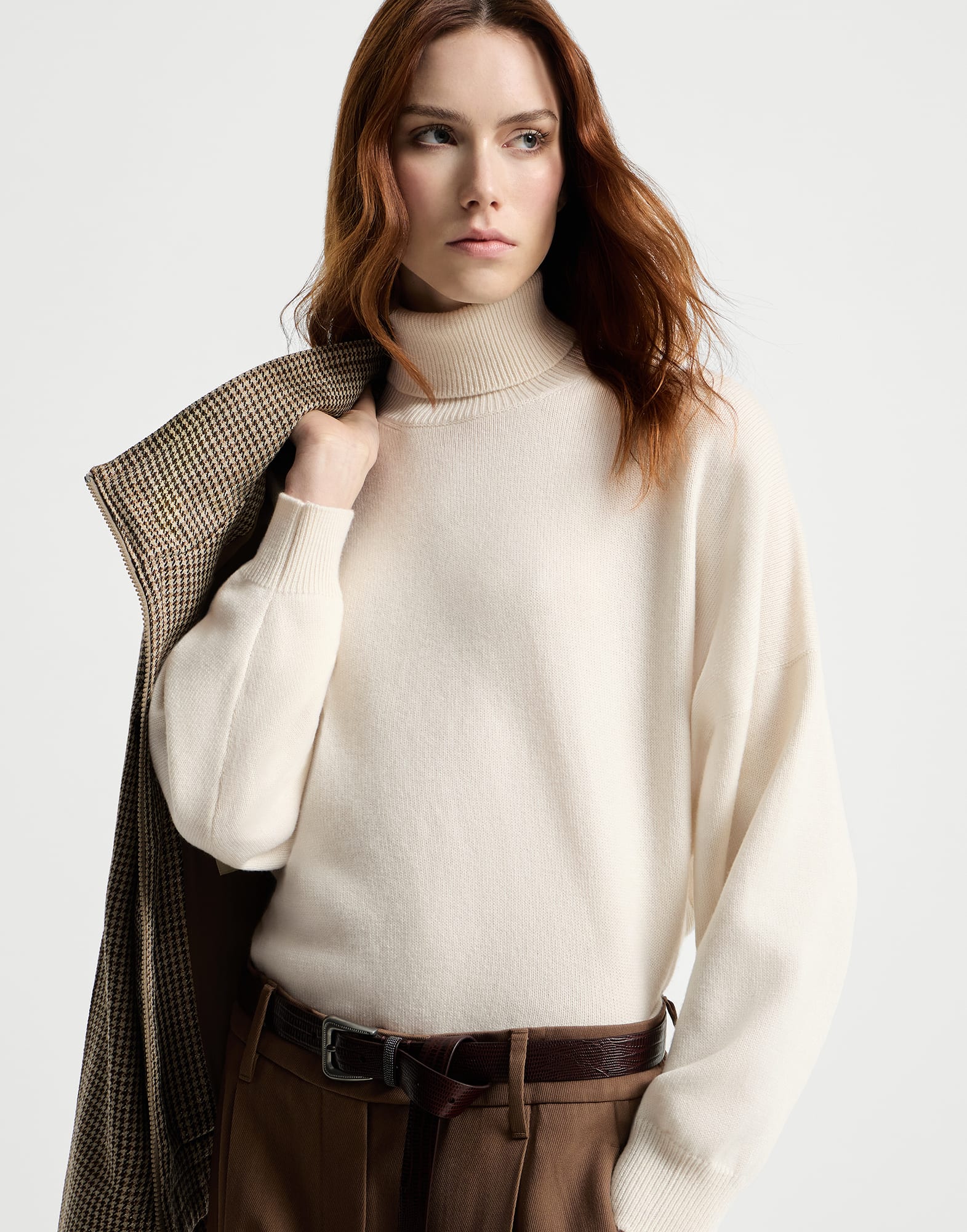 149-cashmere-turtleneck-sweater-with-monili-4.jpg Cashmere turtleneck sweater with monili