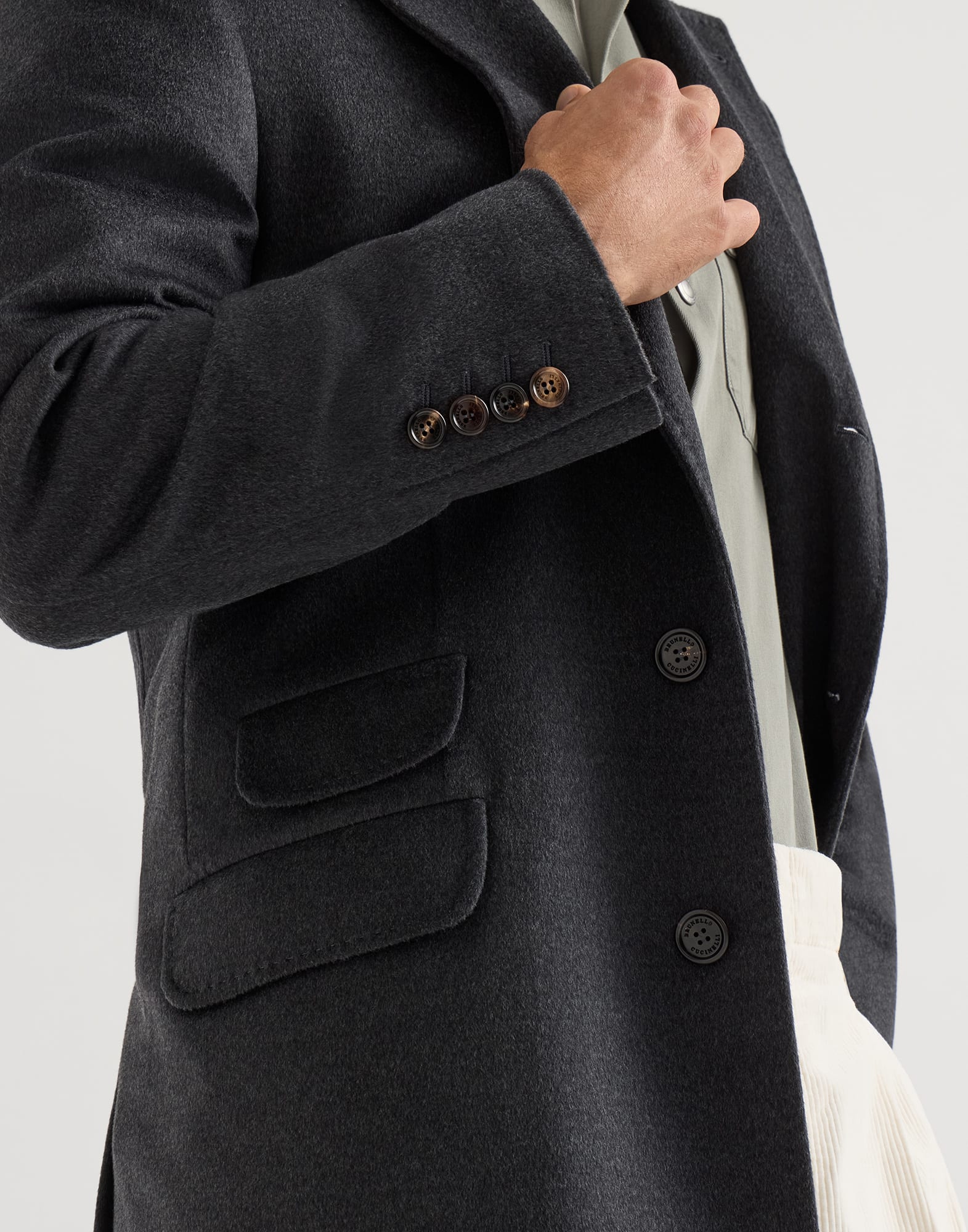 Lightweight virgin wool cloth coat