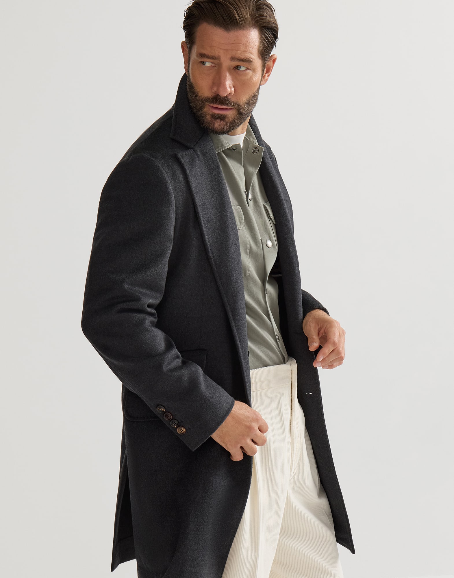 Lightweight virgin wool cloth coat