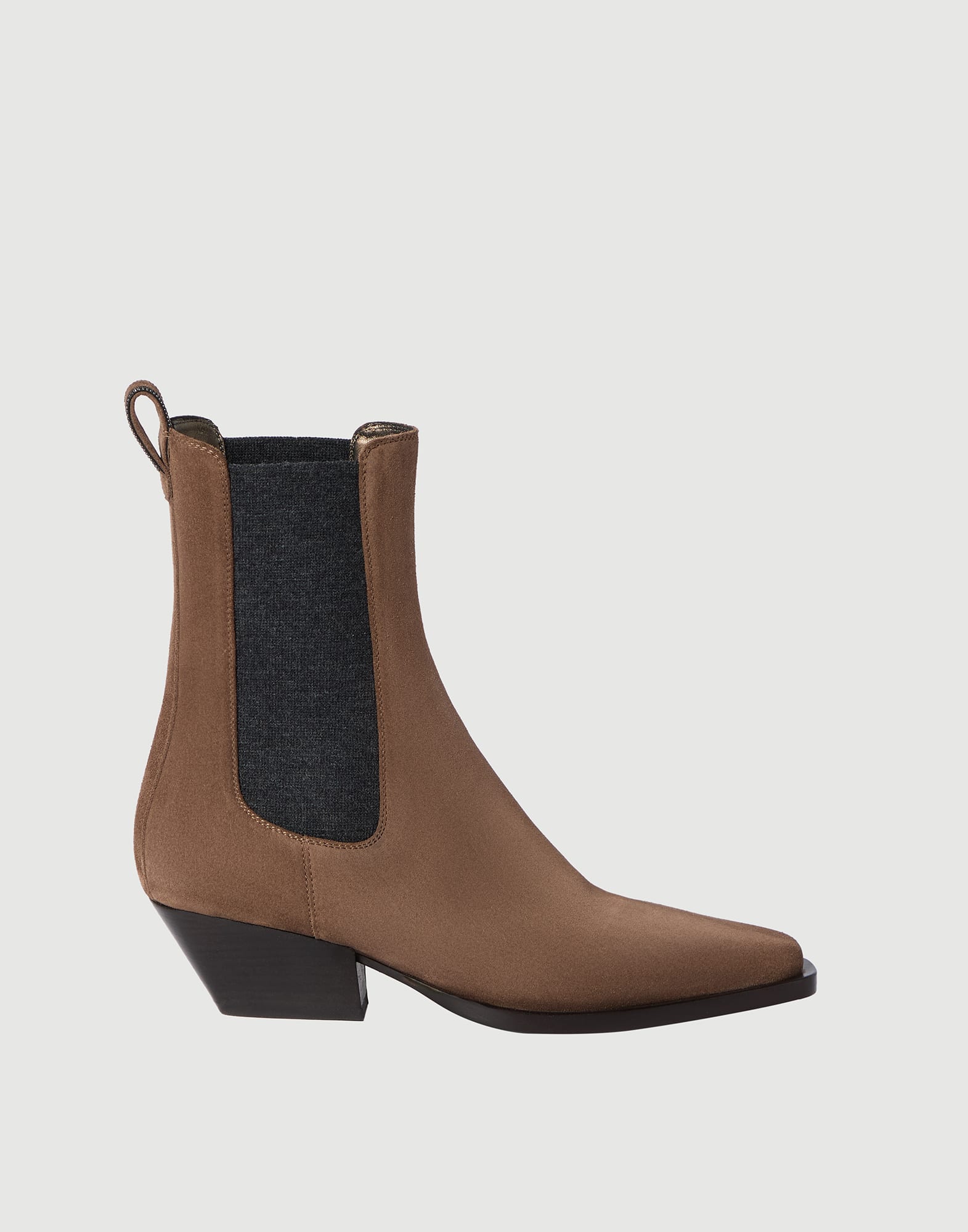 Botines Chelsea en piel de ante con precioso detalle de presilla