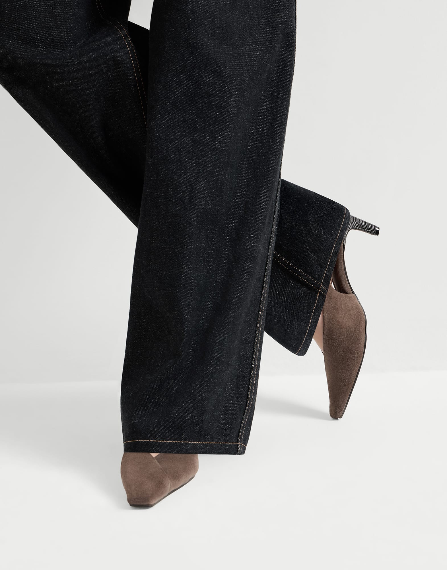 1567-zapatos-de-tacon-city-slingback-en-piel-de-ante-con-tacon-sofisticado-4.jpg Zapatos de tacón City Slingback en piel de ante con tacón sofisticado
