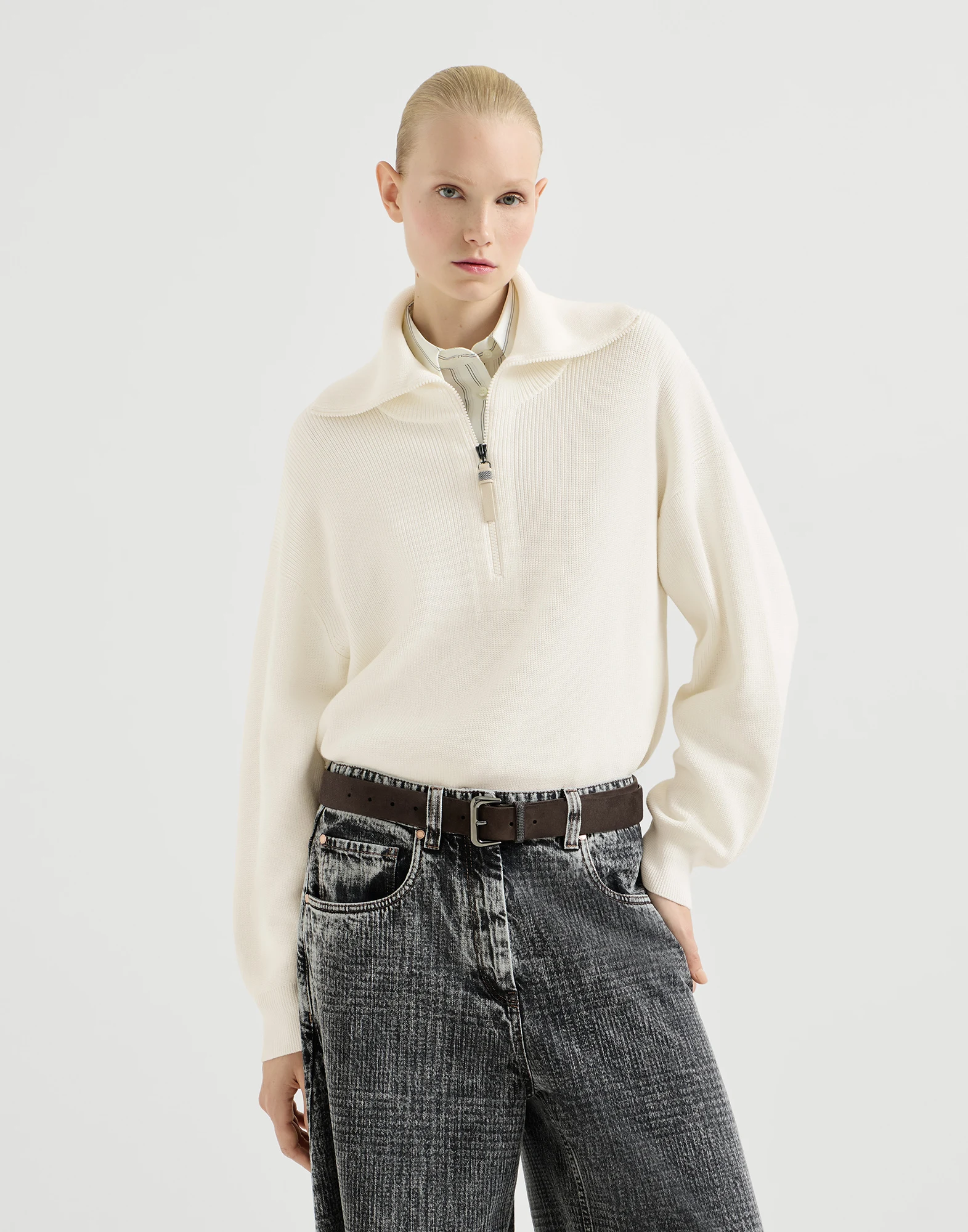 158-cardigan-de-algodon-con-punto-canale-ingles-y-tirador-cremallera-brillante-1.webp Cárdigan de algodón con punto canalé inglés y tirador cremallera brillante
