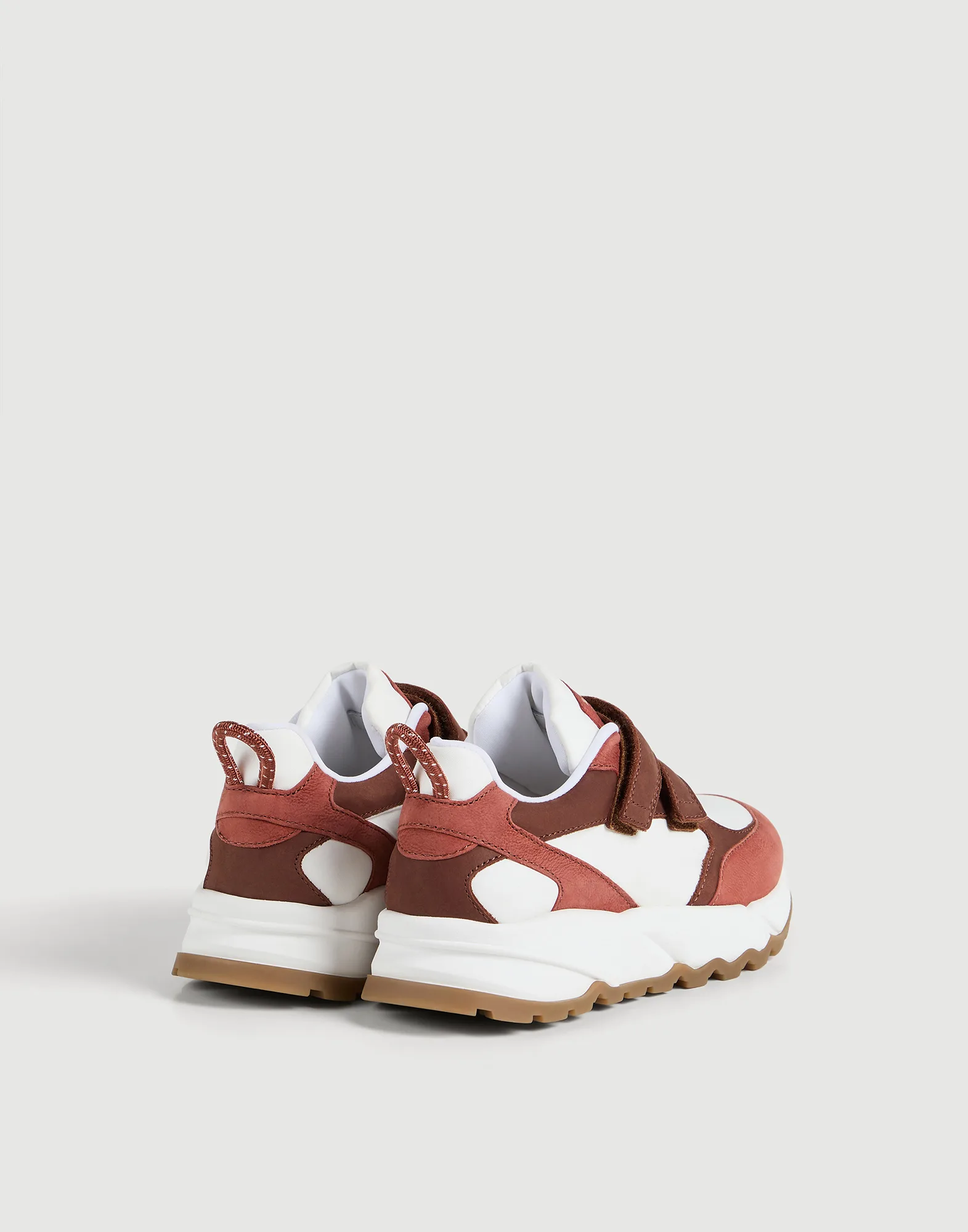 1771-zapatillas-de-algodon-tecno-nobuk-y-piel-de-becerro-efecto-napa-con-tiras-2.webp Zapatillas de algodón tecno, nobuk y piel de becerro efecto napa con tiras