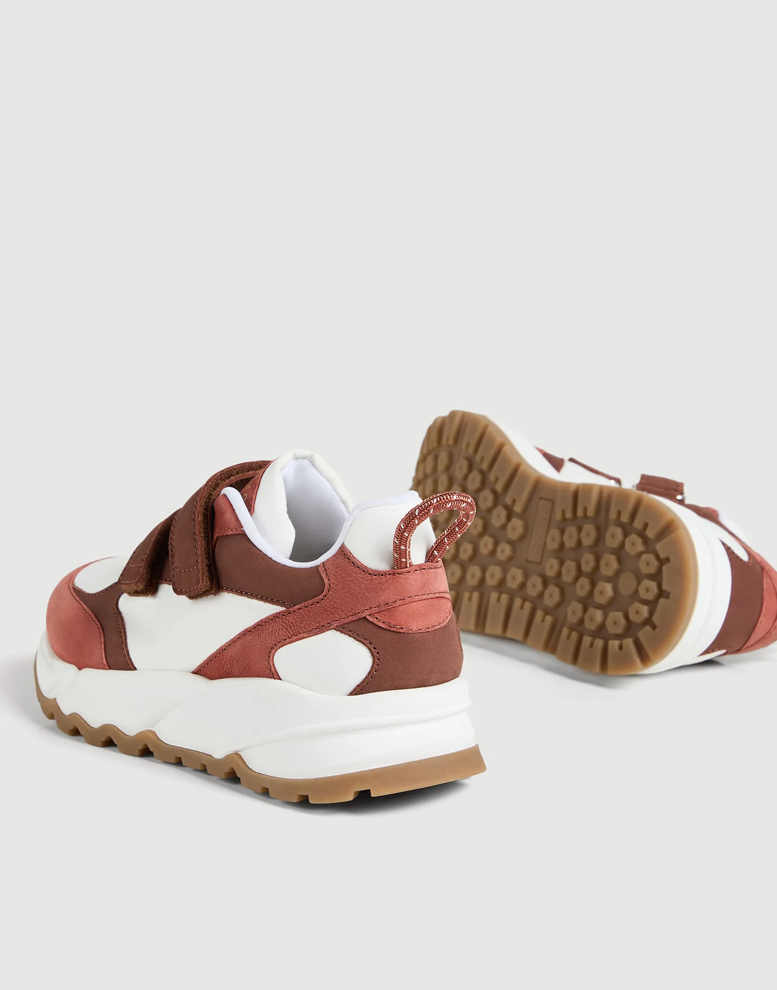 1771-zapatillas-de-algodon-tecno-nobuk-y-piel-de-becerro-efecto-napa-con-tiras-3.webp Zapatillas de algodón tecno, nobuk y piel de becerro efecto napa con tiras