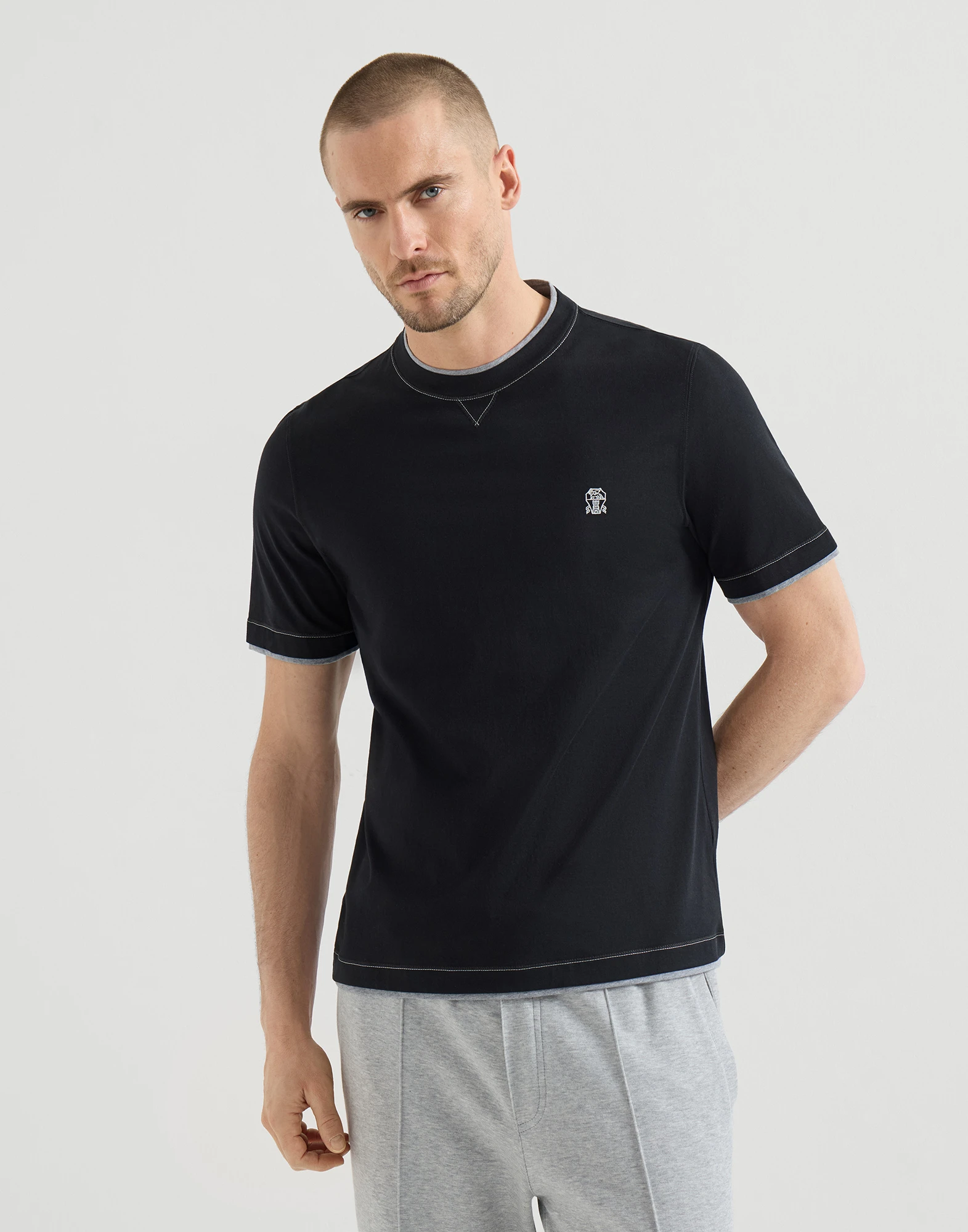 1865-cotton-jersey-crew-neck-t-shirt-with-logo-and-faux-layering-1.webp Cotton jersey crew neck T-shirt with logo and faux-layering