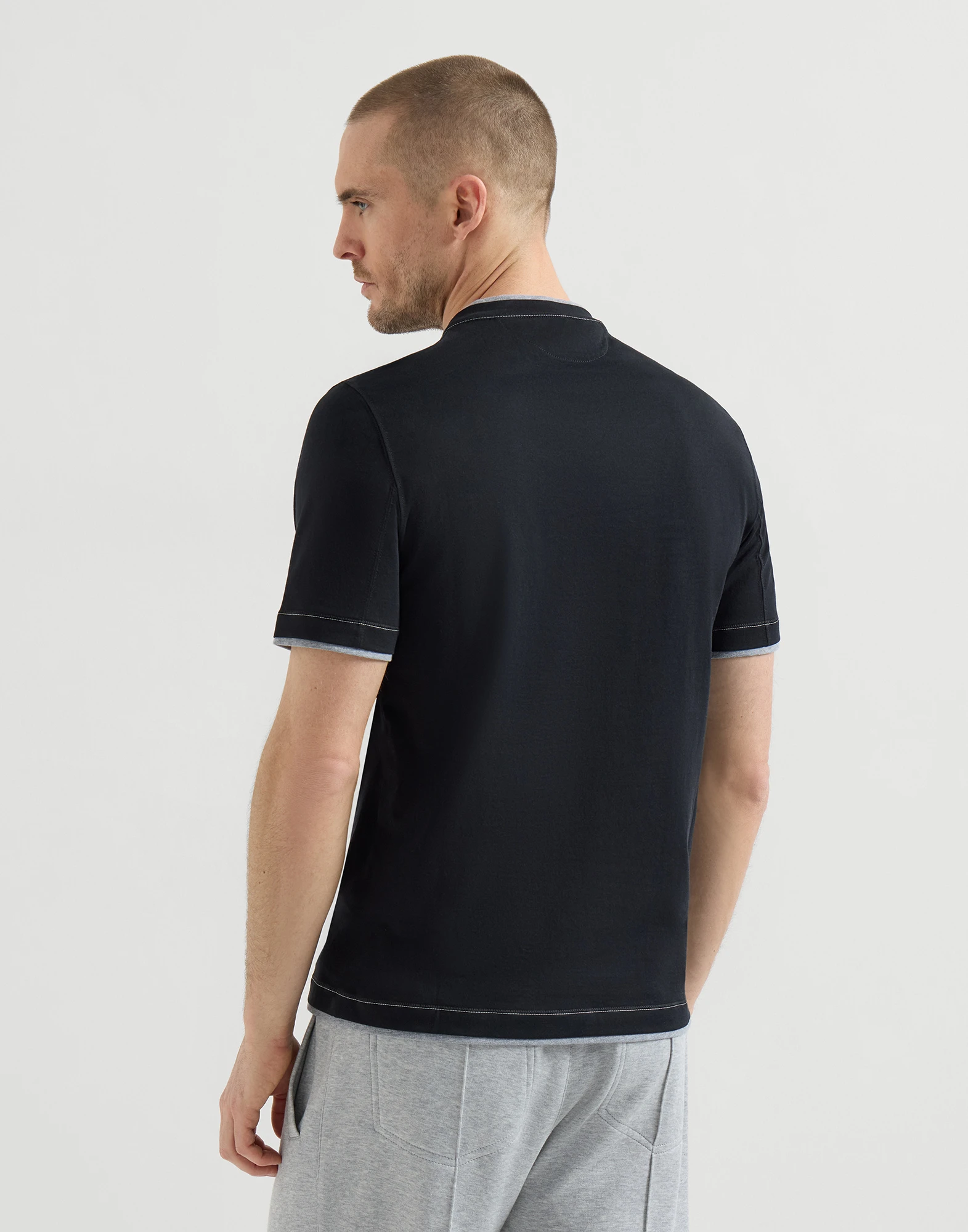 1865-cotton-jersey-crew-neck-t-shirt-with-logo-and-faux-layering-2.webp Cotton jersey crew neck T-shirt with logo and faux-layering