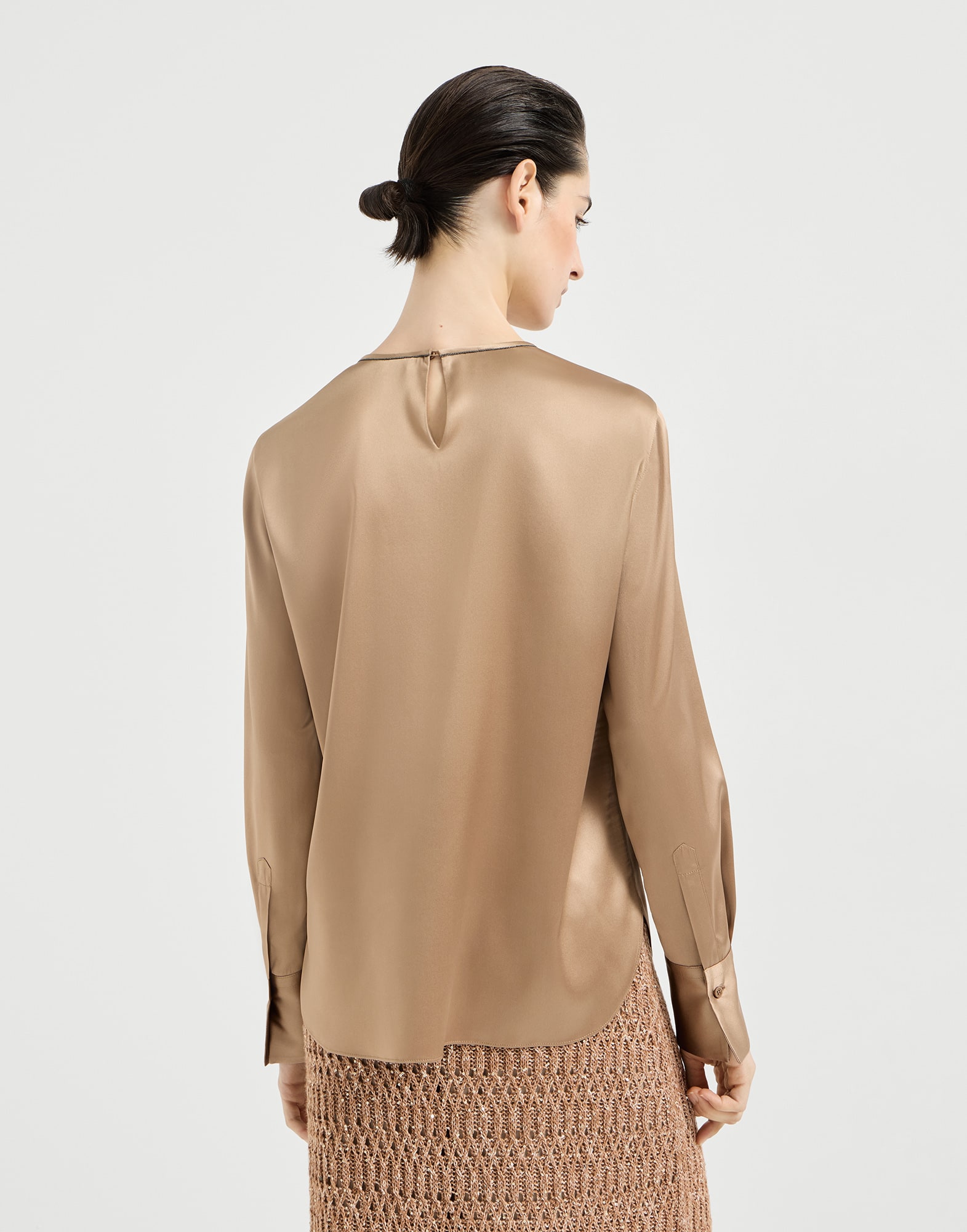 Camiseta en raso de seda elástico con Monile