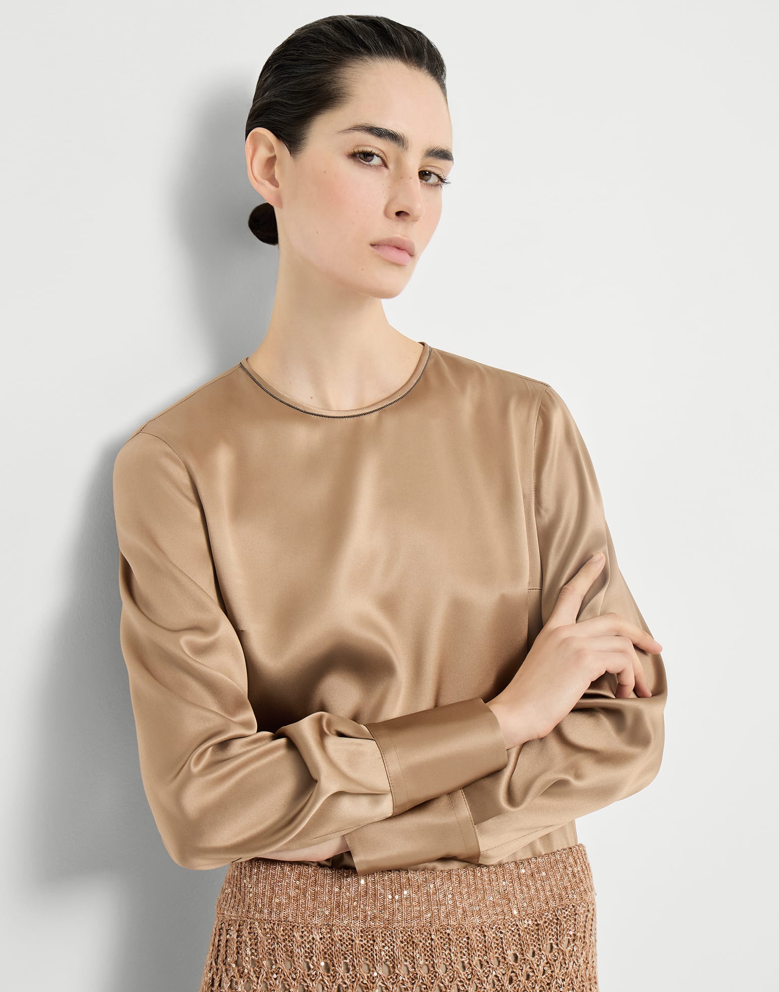 Camiseta en raso de seda elástico con Monile