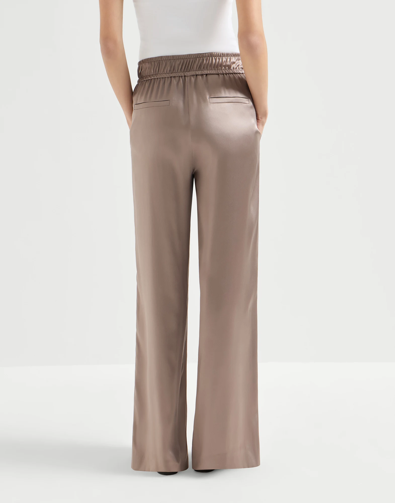 1958-pantalon-track-en-raso-de-seda-elastico-2.webp Pantalón Track en raso de seda elástico
