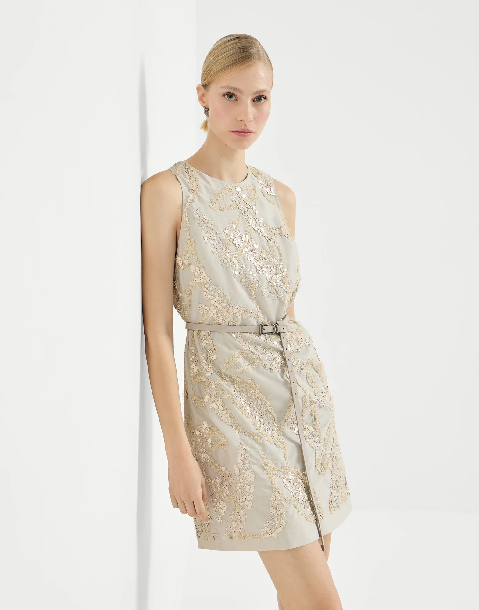 Vestido Mini en popelina de algodón técnico con hermoso bordado Seabed