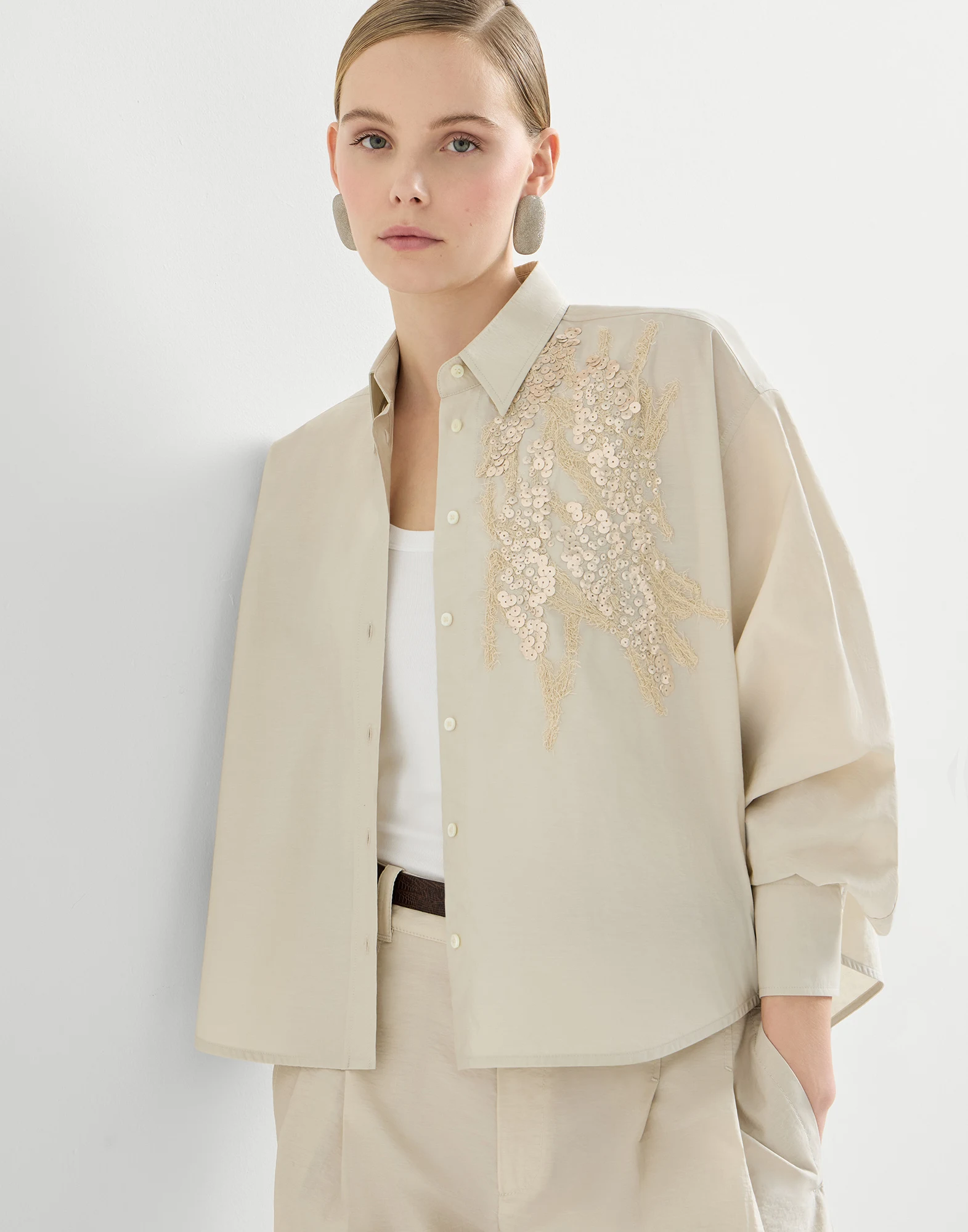 Techno cotton poplin shirt with dazzling seabed embroidery