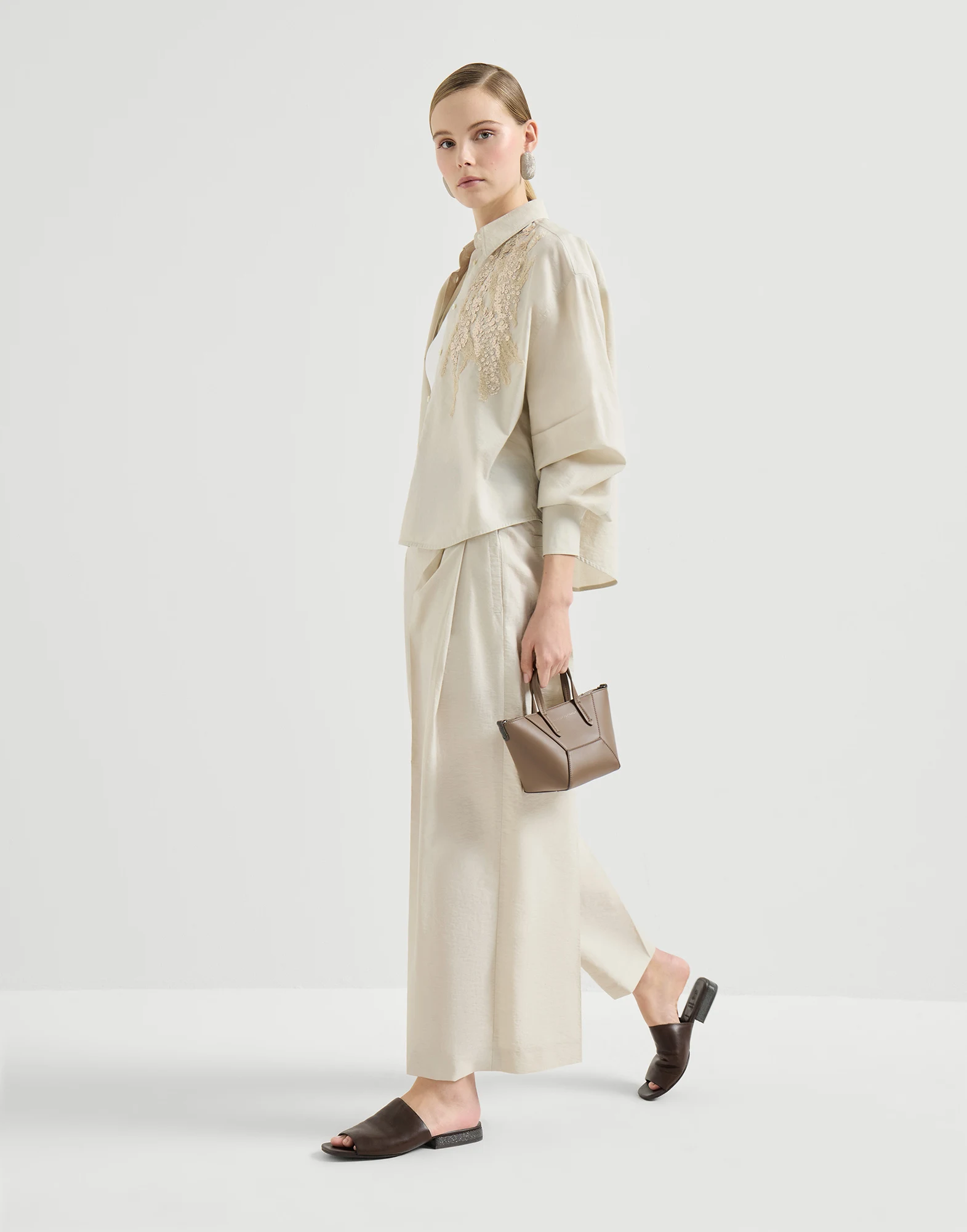 Techno cotton poplin shirt with dazzling seabed embroidery