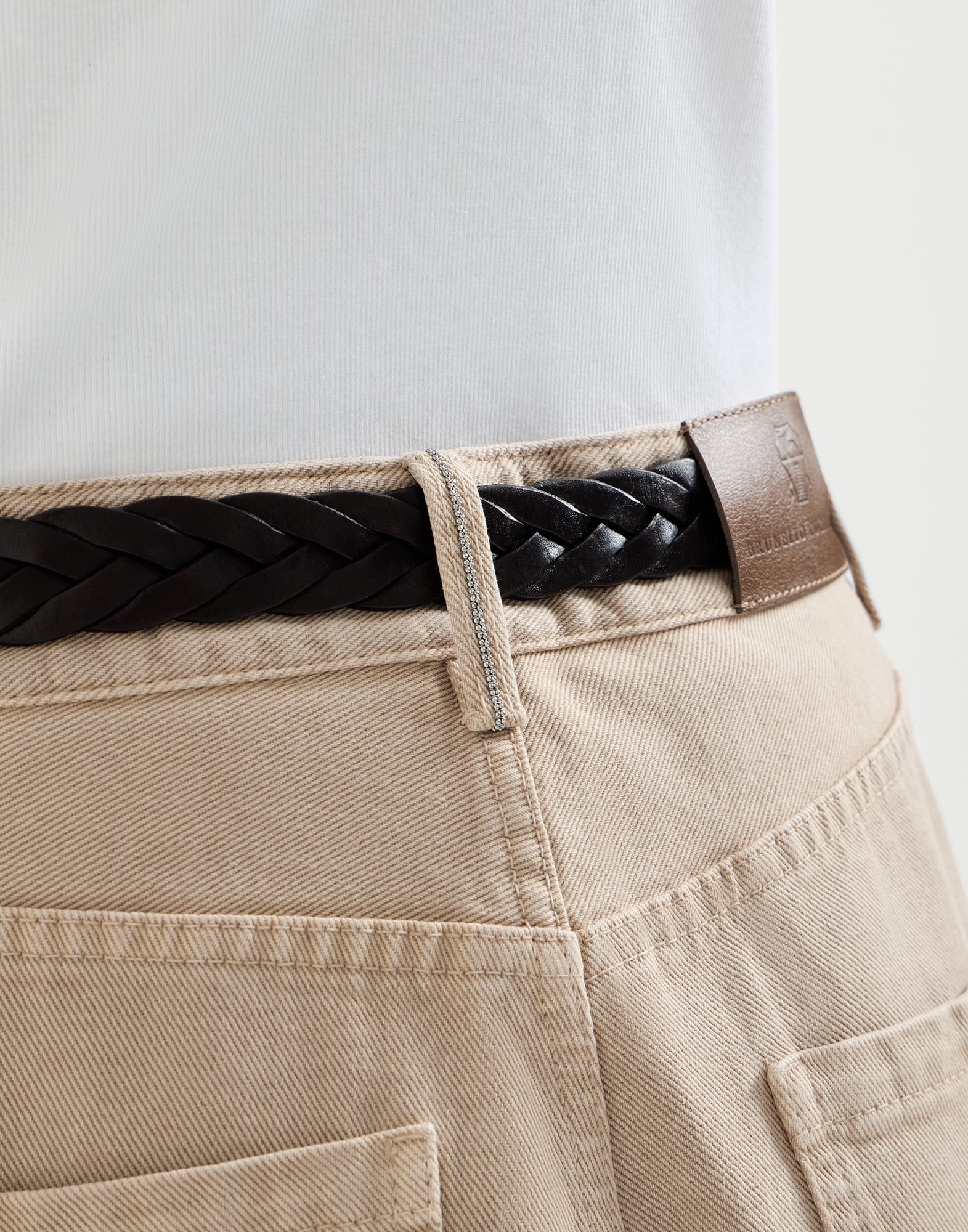 Pantalón Relaxed en denim teñido con Monile