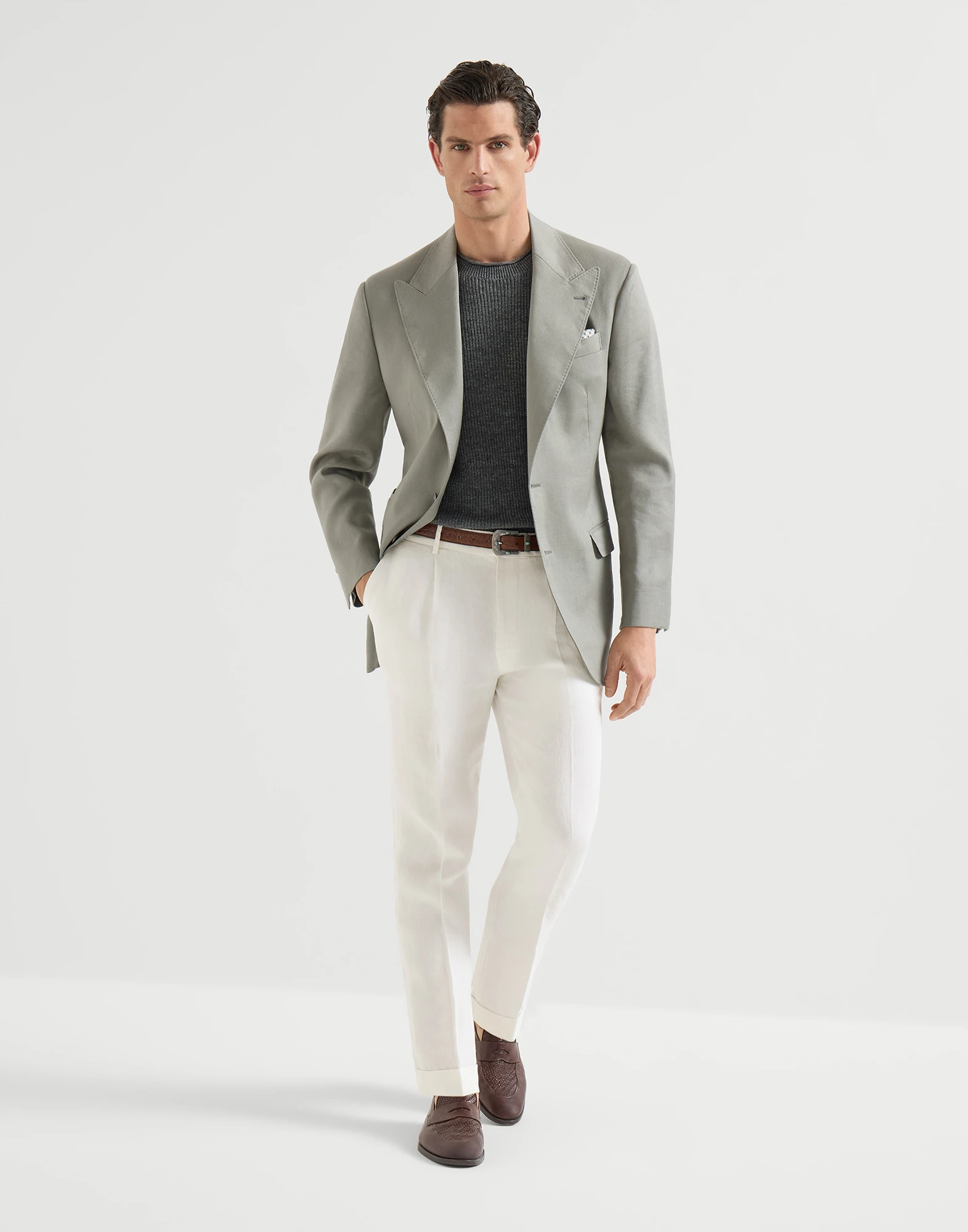 2567-garment-dyed-trousers-in-linen-gabardine-with-pleat-5.webp Garment-dyed trousers in linen gabardine with pleat