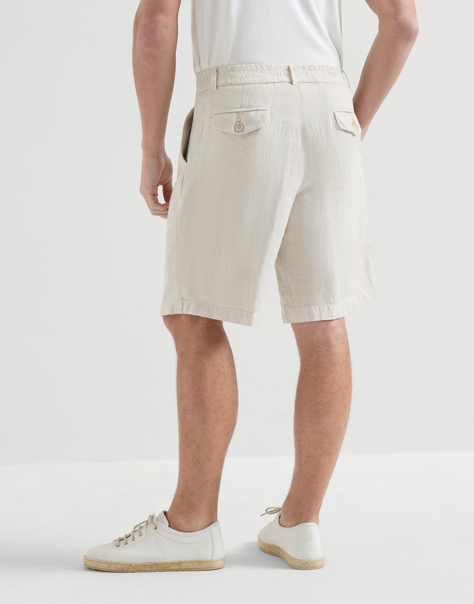 Bermudas en gabardina de lino teñido en prenda
