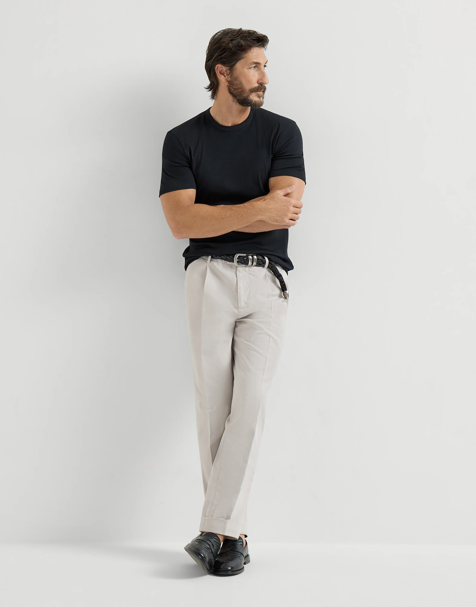 2637-garment-dyed-trousers-in-twisted-cotton-gabardine-with-pleat-4.webp Garment-dyed trousers in twisted cotton gabardine with pleat