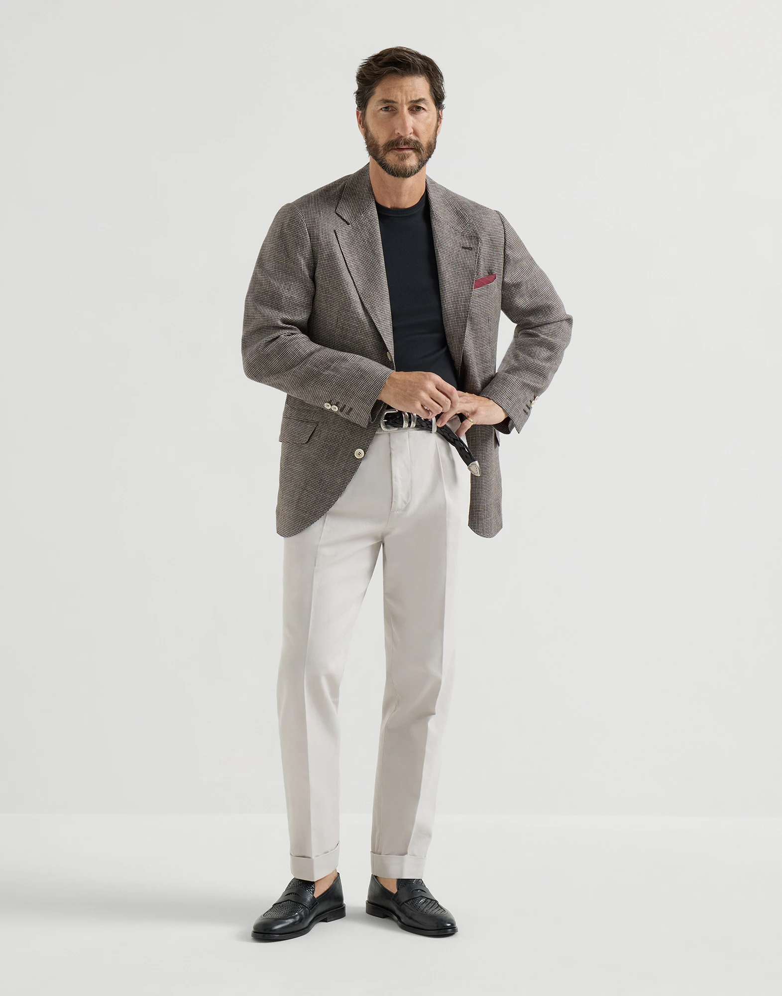 2637-garment-dyed-trousers-in-twisted-cotton-gabardine-with-pleat-5.webp Garment-dyed trousers in twisted cotton gabardine with pleat