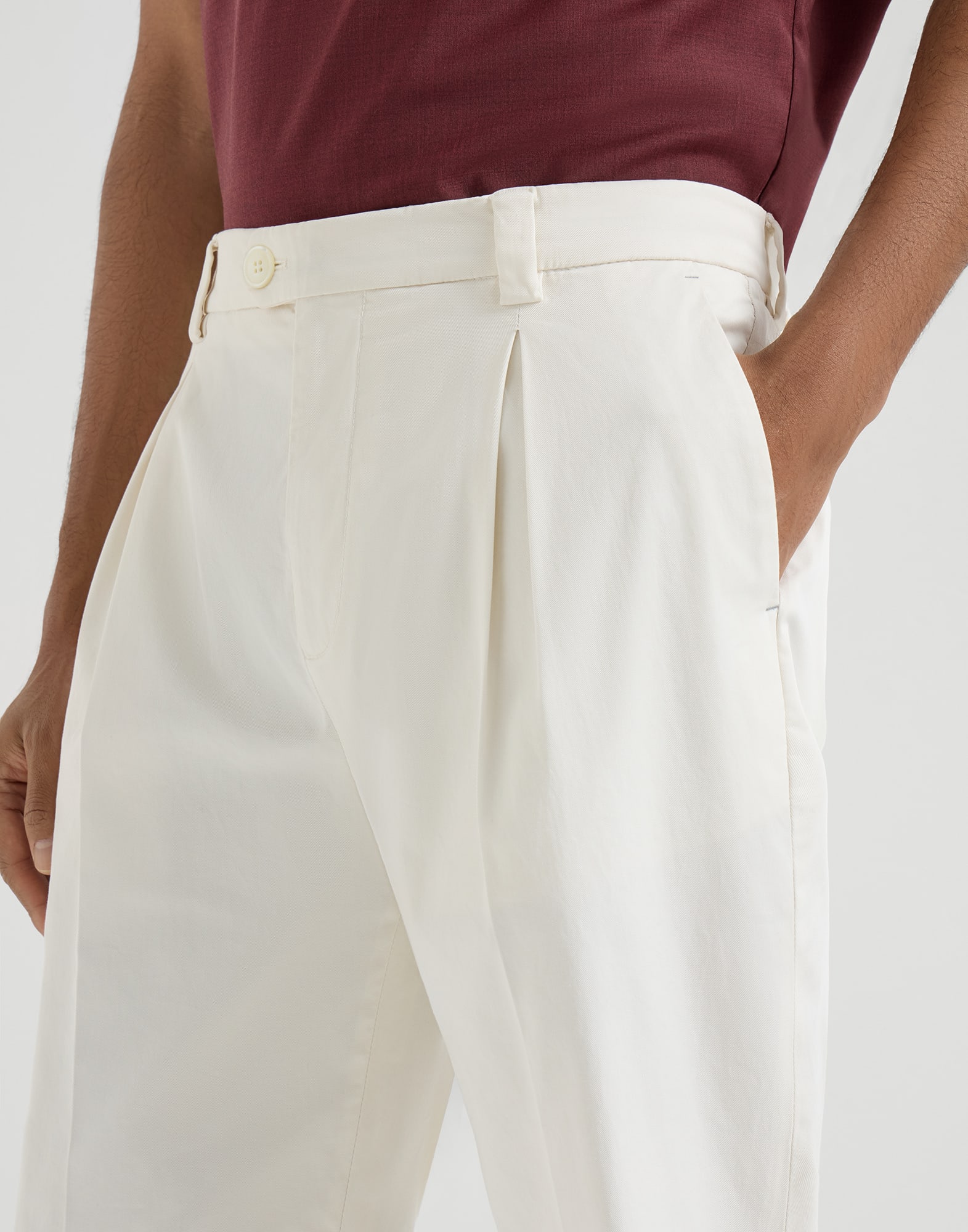 Pantalón en gabardina de algodón American Pima confort teñido en prenda, con bolsillo para tees