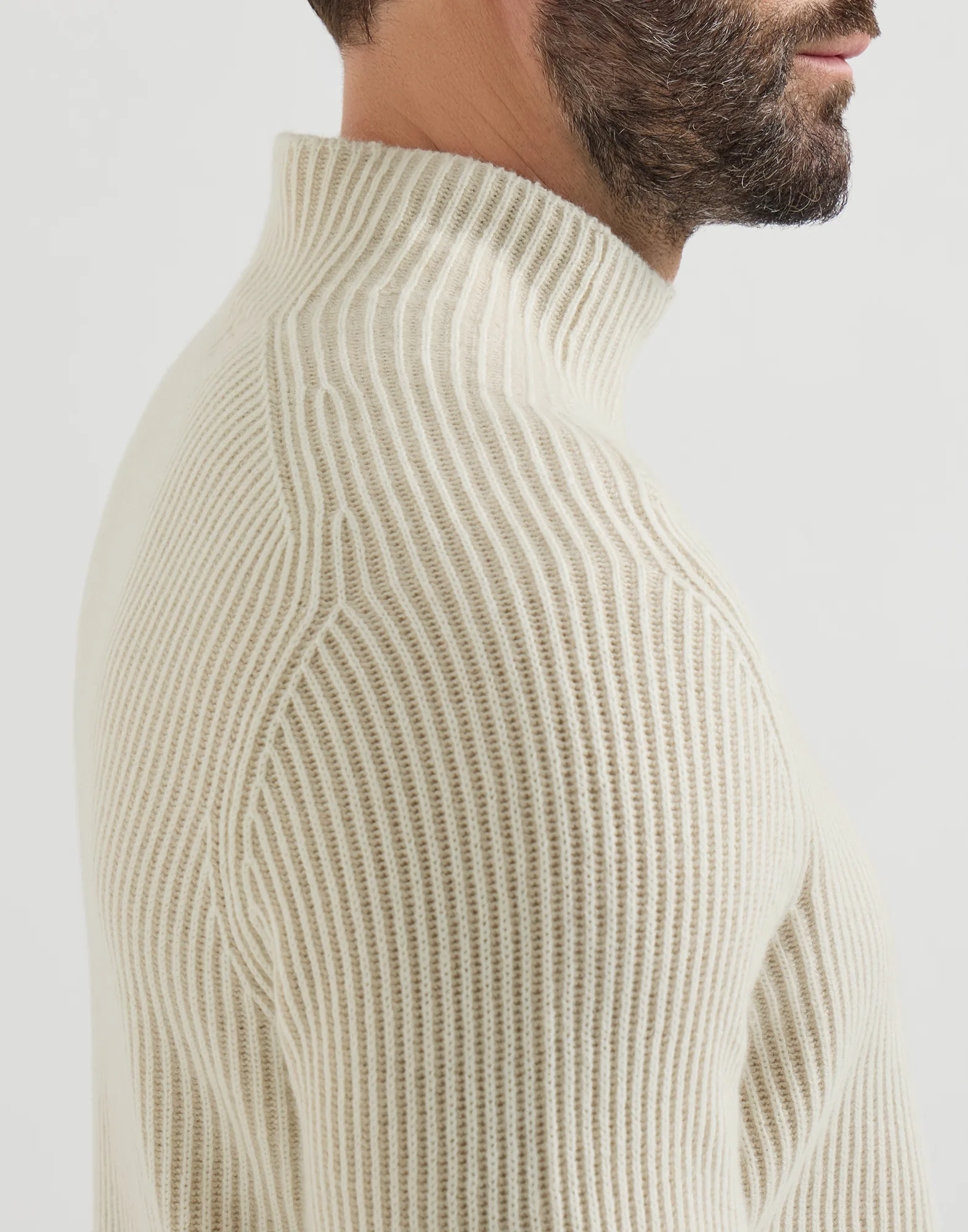 282-jersey-cuello-alto-de-cachemir-con-punto-canale-ingles-3.webp Jersey cuello alto de cachemir con punto canalé inglés