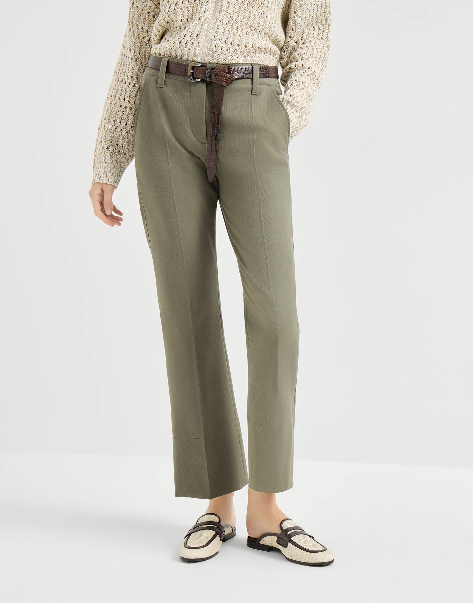 2937-pantalon-kickflare-cigarette-en-tejido-tratado-de-sarga-de-algodon-elastico-1.webp Pantalón Kickflare Cigarette en tejido tratado de sarga de algodón elástico