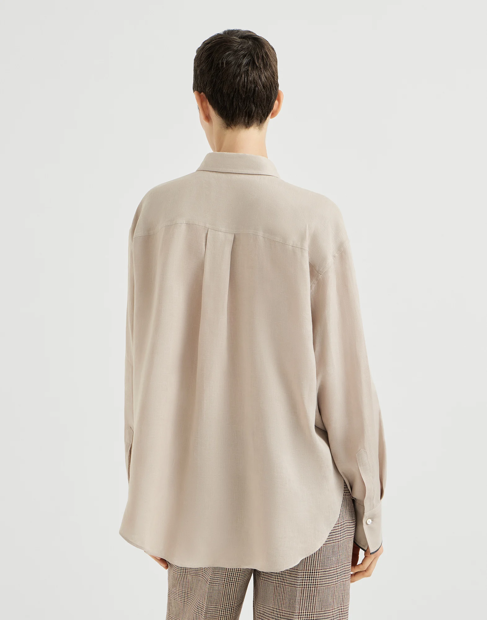 2984-linen-shirt-with-monili-2.webp Linen shirt with monili