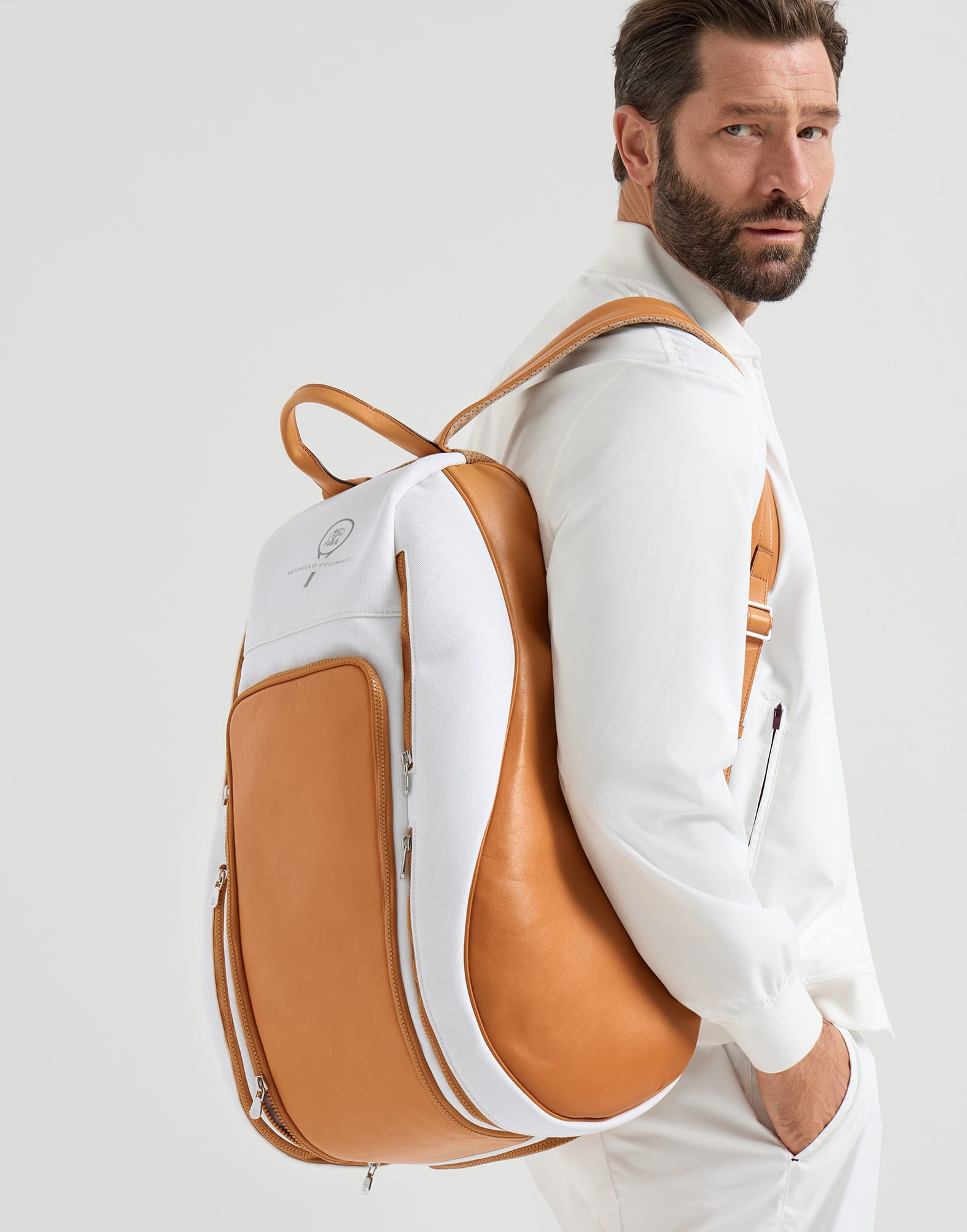 3019-mochila-padel-de-piel-y-tejido-tecnico-4.jpg Mochila Padel de piel y tejido técnico