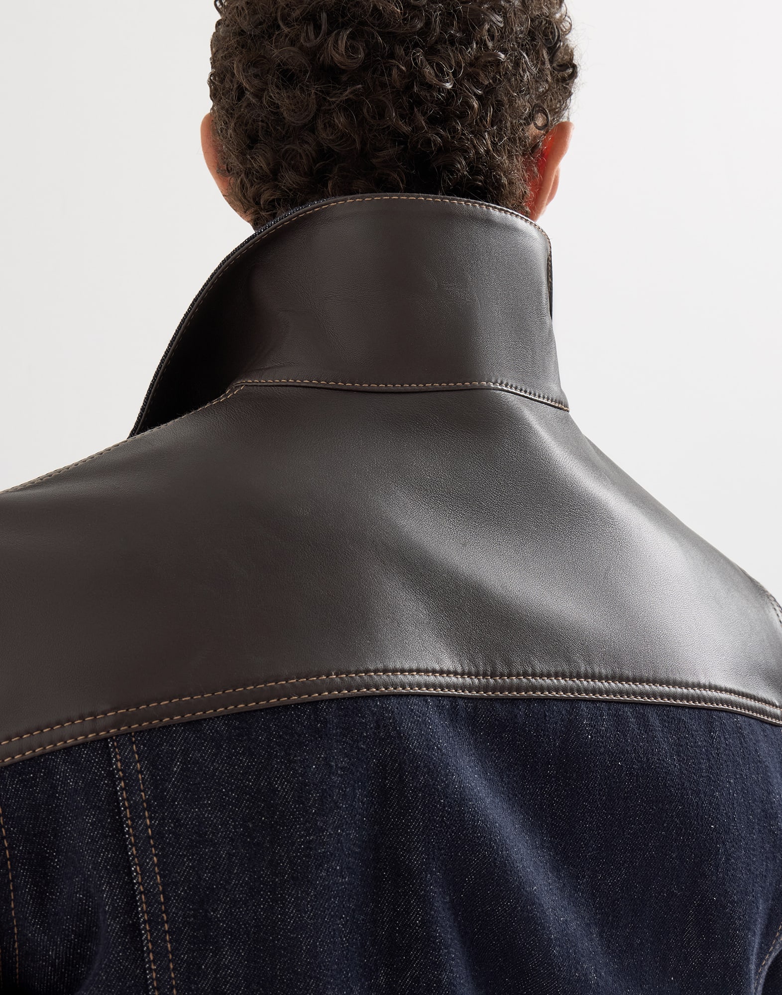 304-chaqueta-de-cuatro-bolsillos-paneled-en-denim-no-fade-3.jpg Chaqueta de cuatro bolsillos Paneled en denim No Fade