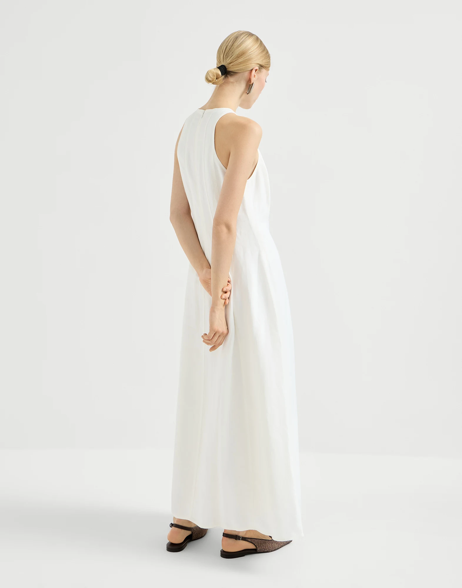 3132-viscose-and-linen-fluid-twill-dress-2.webp Viscose and linen fluid twill dress