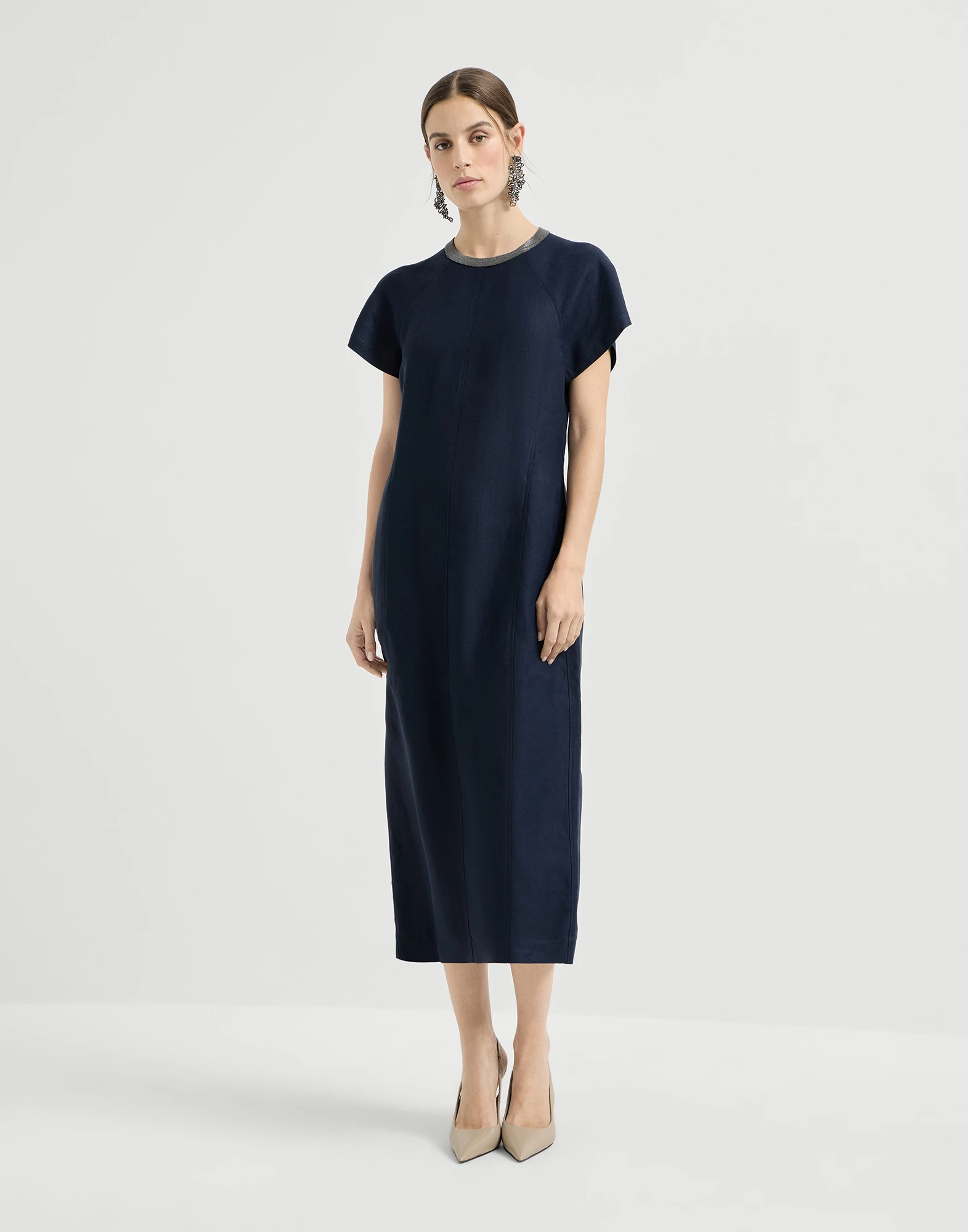 Vestido en sarga Fluid de viscosa y lino con cuello precioso