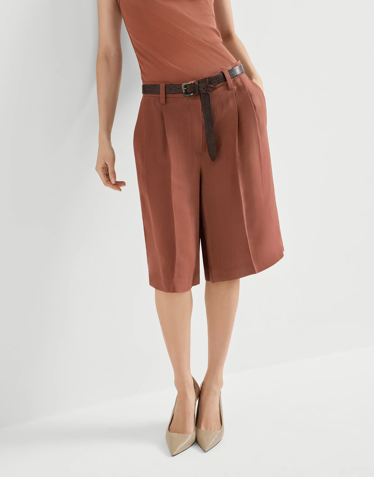 3272-viscose-and-linen-fluid-twill-sartorial-bermuda-shorts-with-monili-4.webp Viscose and linen fluid twill sartorial Bermuda shorts with monili
