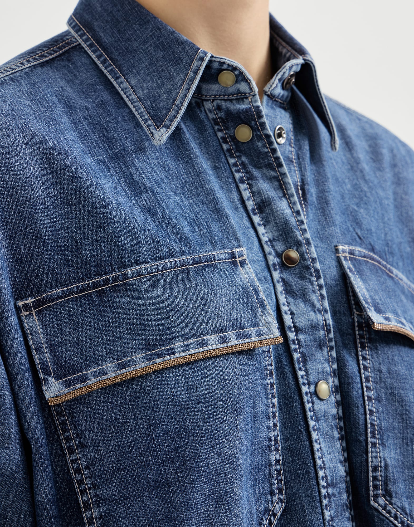 Lightweight denim shirt with shiny pockets