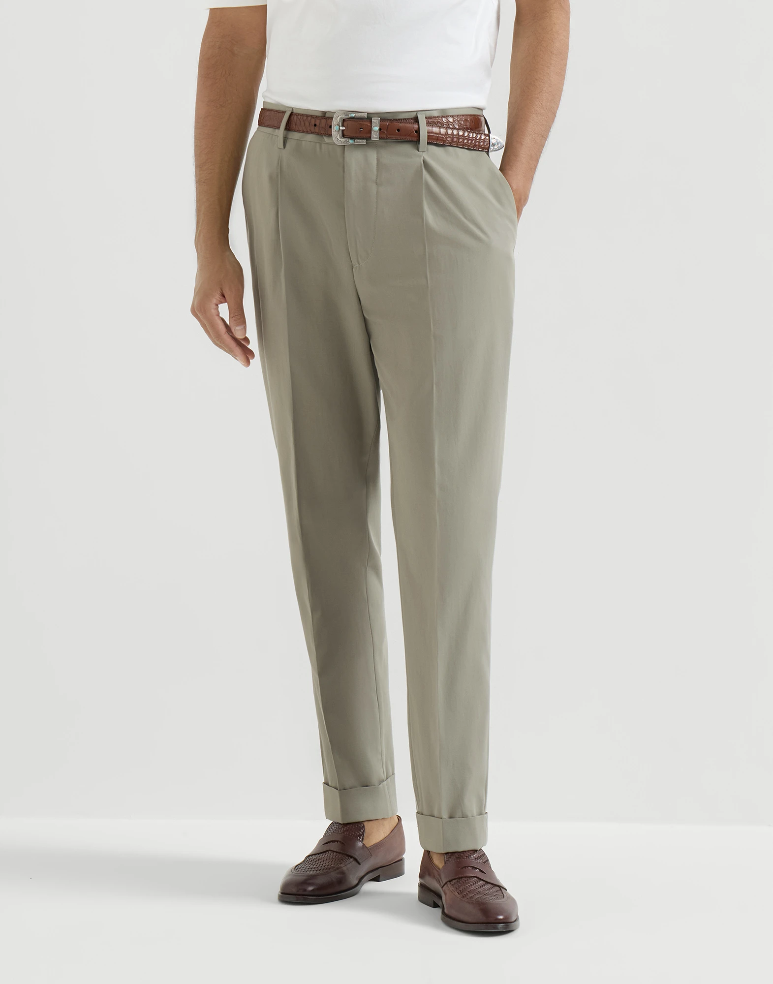 3351-cotton-crepe-batavia-trousers-with-pleat-1.webp Cotton crêpe batavia trousers with pleat