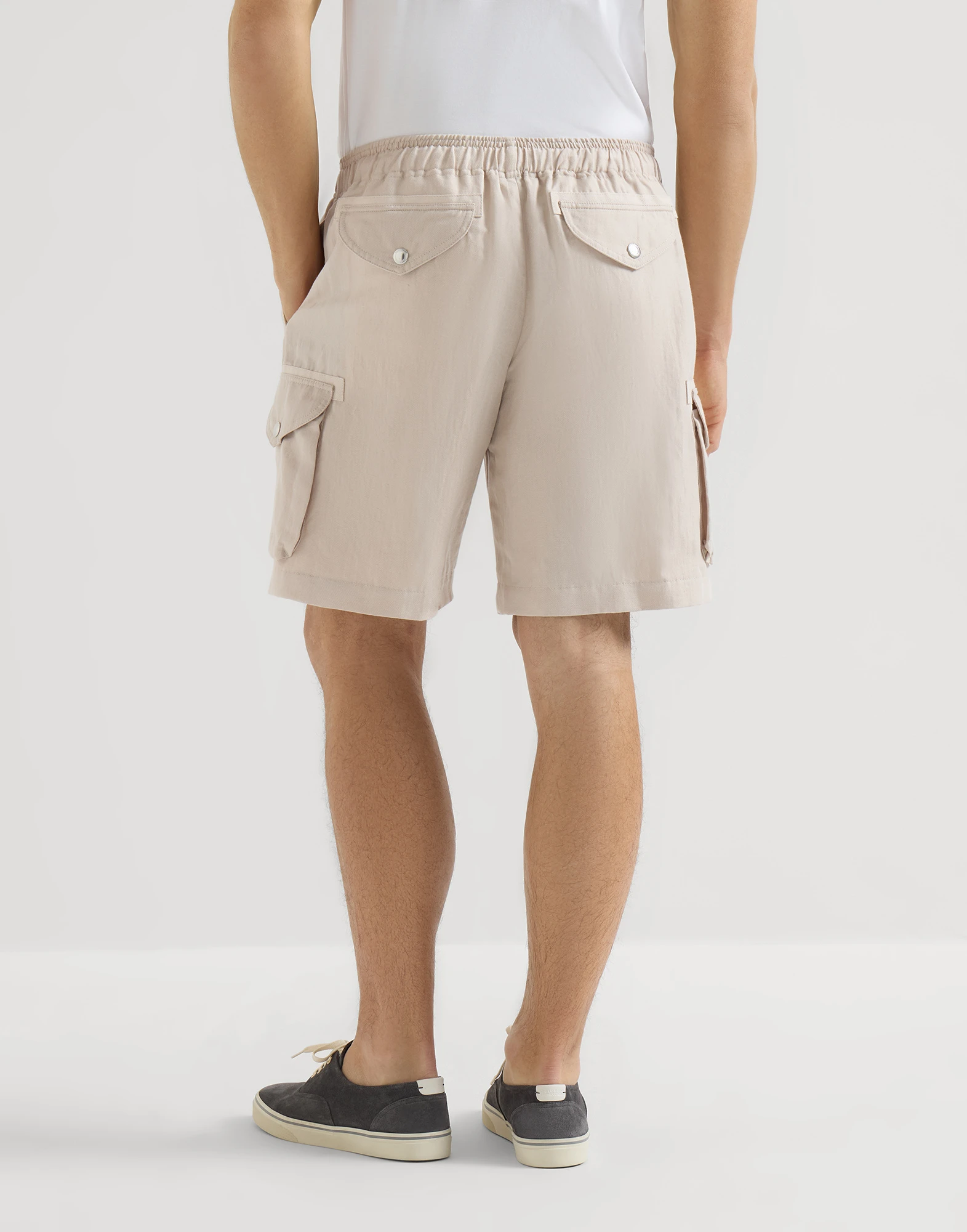 3381-linen-and-cotton-drill-bermuda-shorts-with-drawstring-and-cargo-pockets-2.webp Linen and cotton drill Bermuda shorts with drawstring and cargo pockets