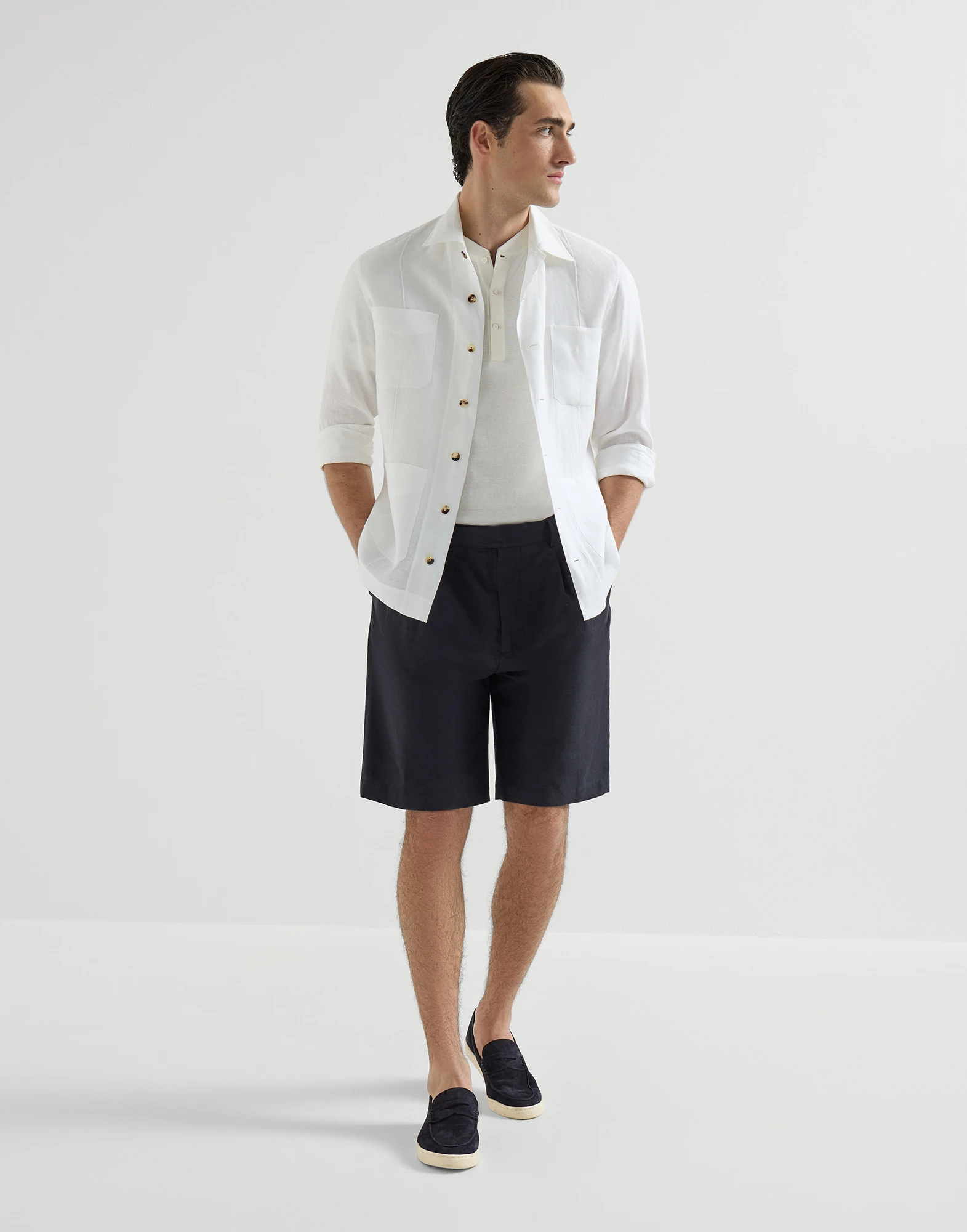 Bermudas en panamá de algodón y lino con pinzas y Tirapancia
