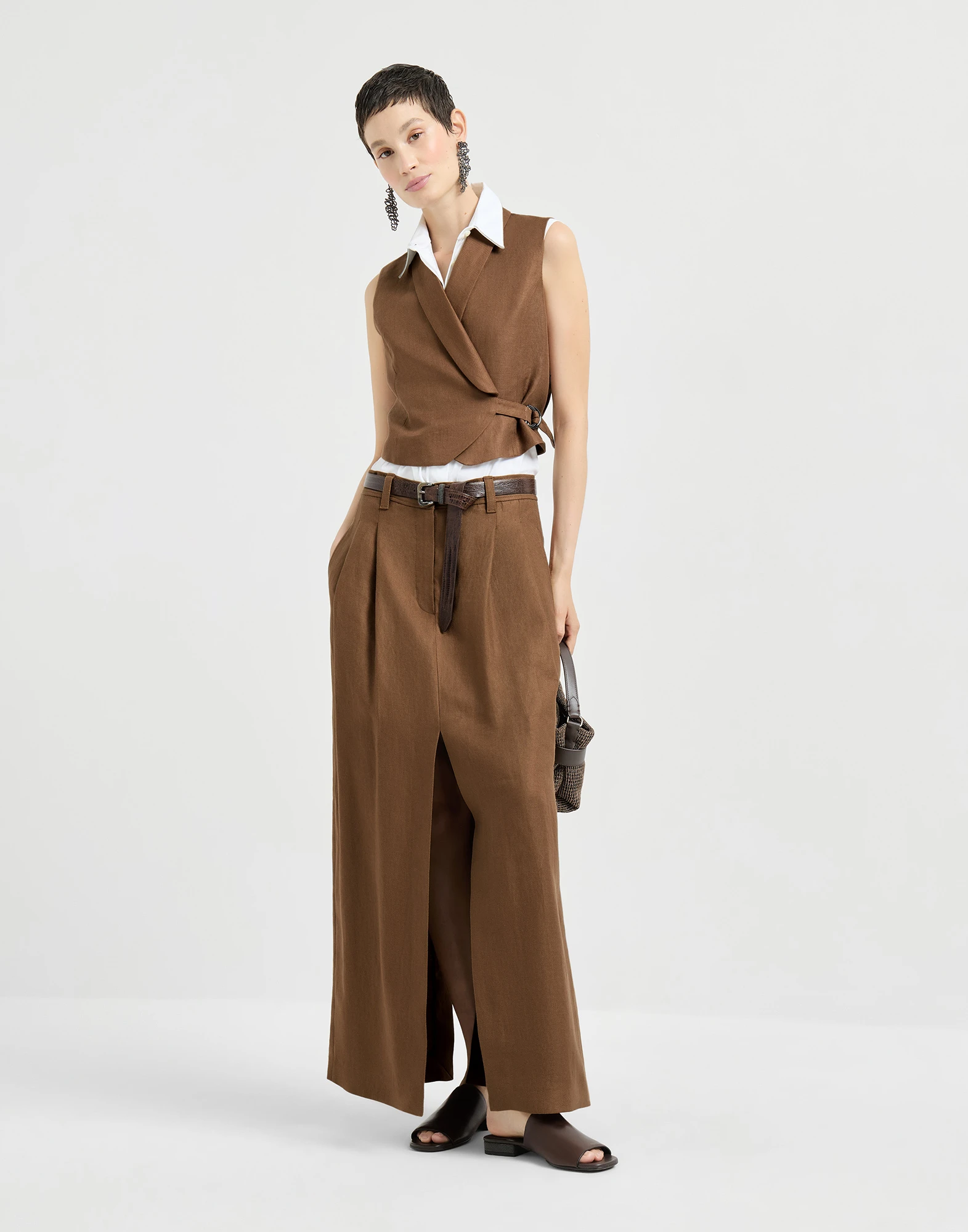 Linen diagonal vest with monili
