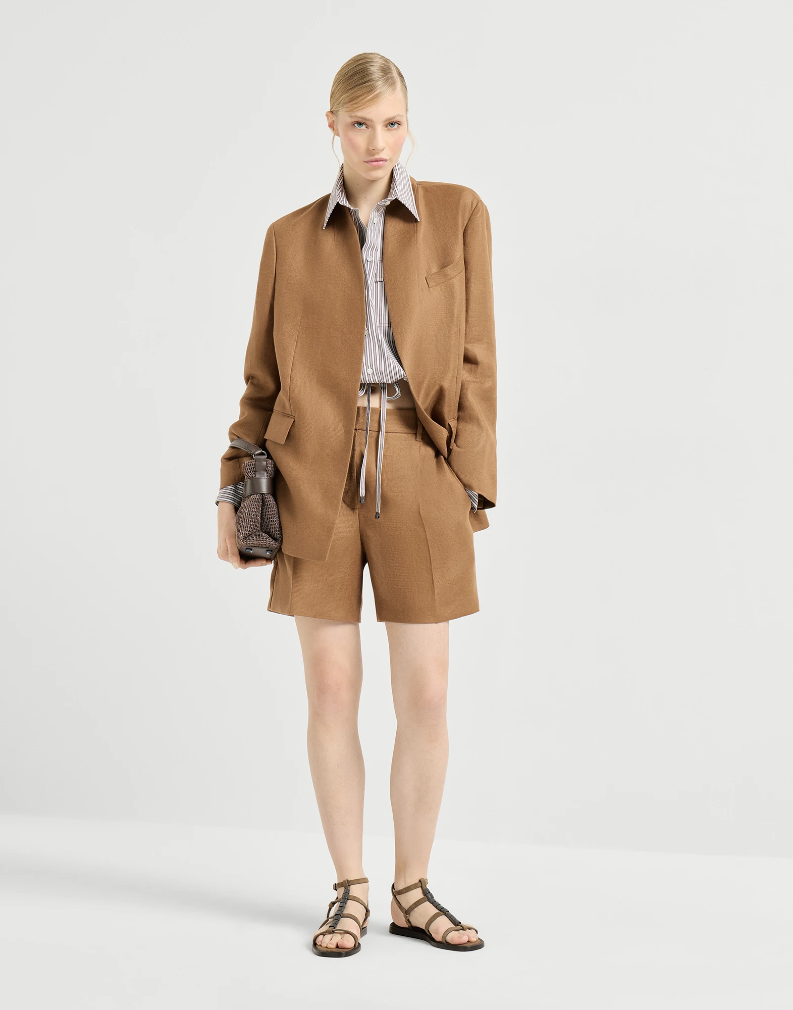 3489-shorts-sartorial-en-tejido-diagonal-de-lino-con-monile-5.webp Shorts Sartorial en tejido diagonal de lino con Monile