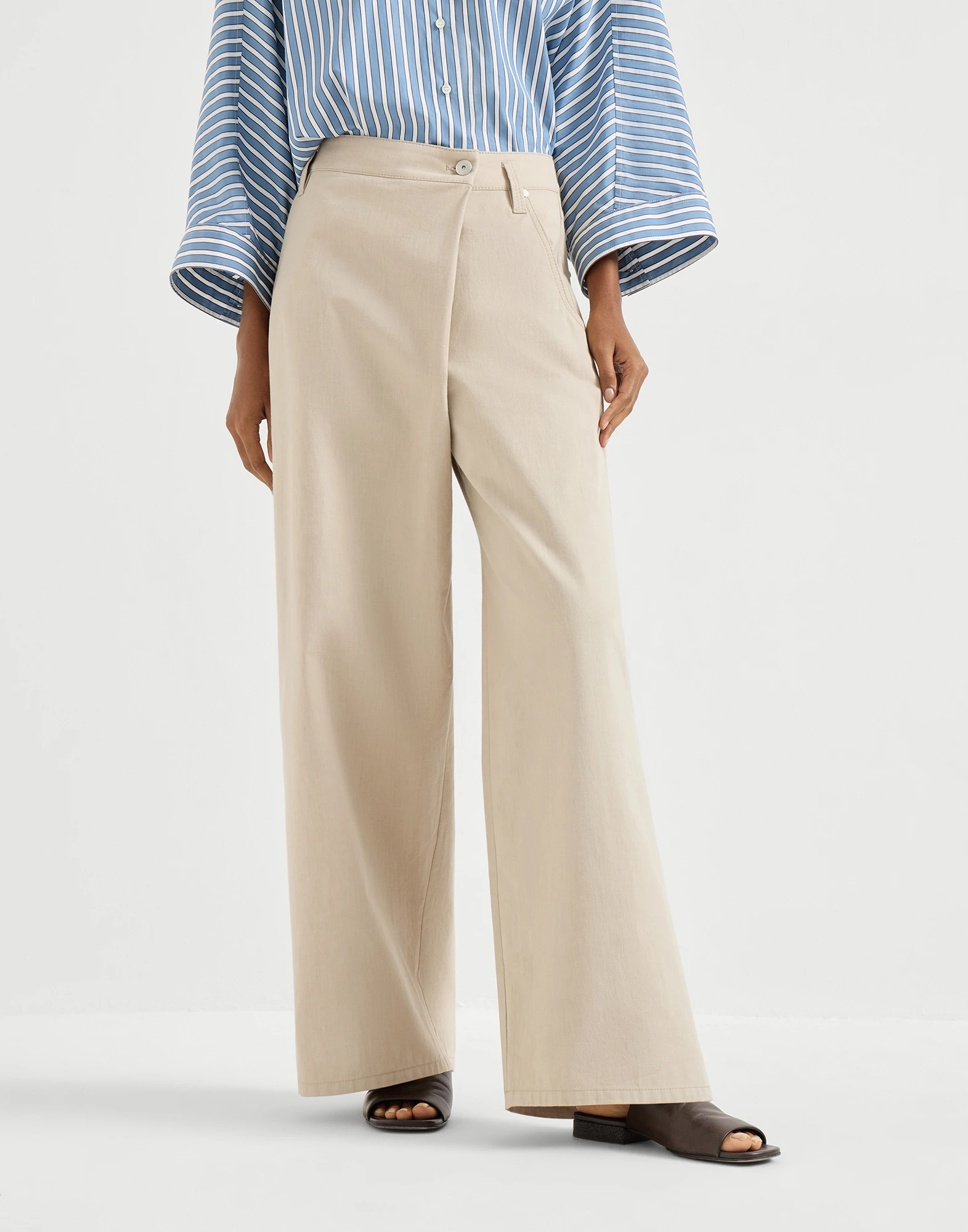 Pantalón Loose Wrap en gabardina de algodón con Monile