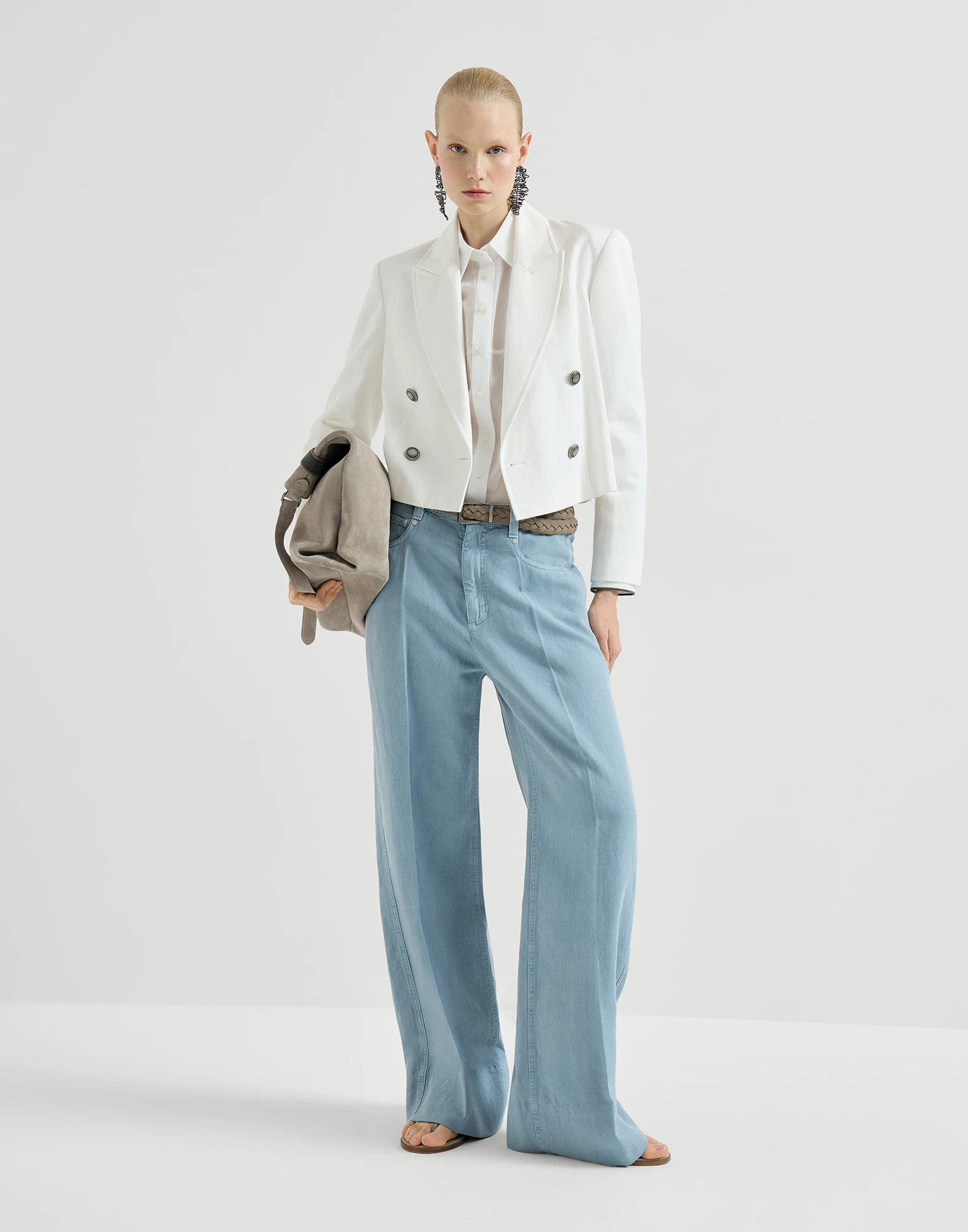 3623-pantalon-loose-en-tejido-tratado-de-sarga-de-algodon-y-lino-tenido-en-prenda-con-monile-5.webp Pantalón Loose en tejido tratado de sarga de algodón y lino teñido en prenda, con Monile