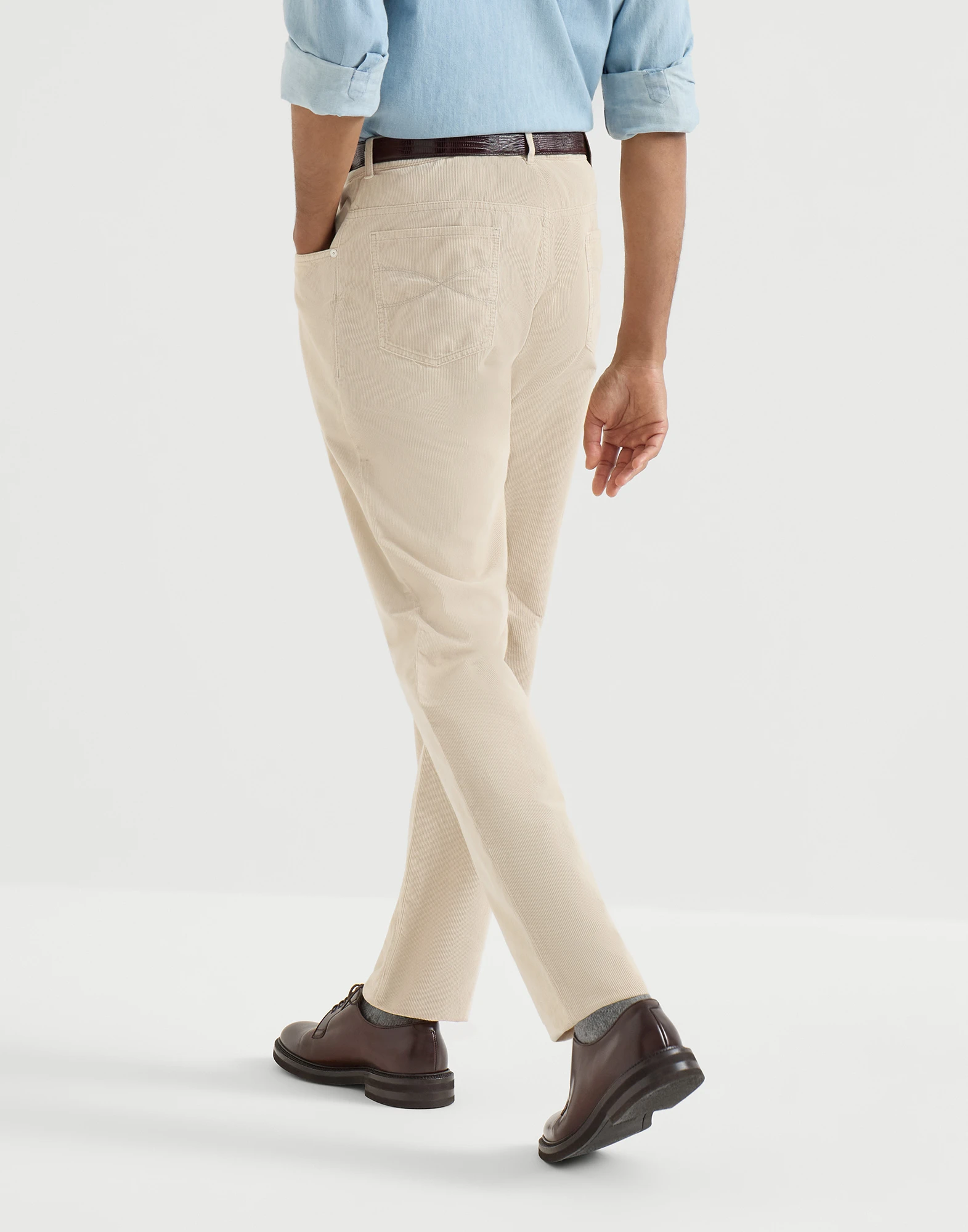 376-garment-dyed-five-pocket-trousers-in-cotton-narrow-wale-corduroy-2.webp Garment-dyed five-pocket trousers in cotton narrow wale corduroy