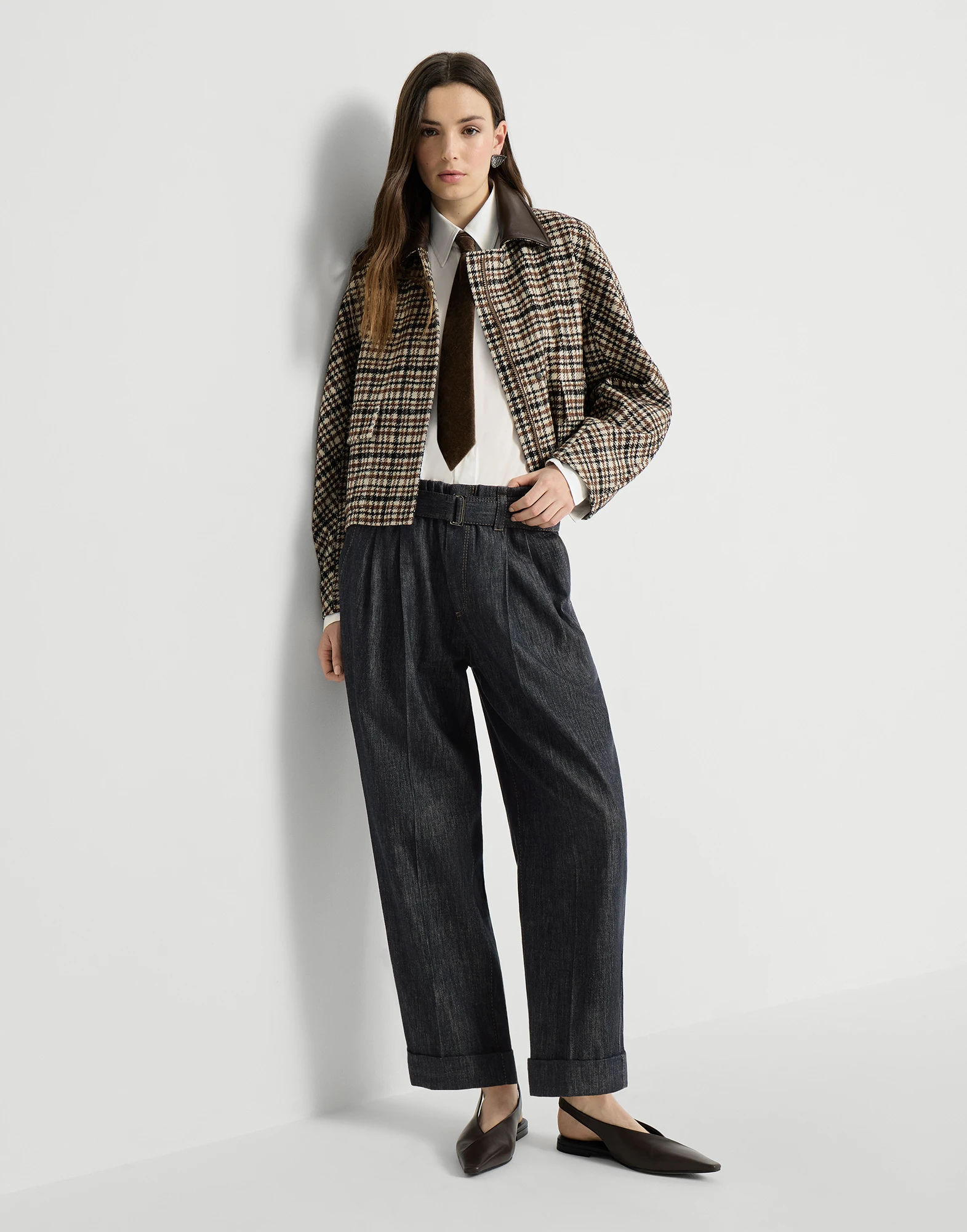 528-cotton-denim-effect-twill-loose-sartorial-trousers-with-monili-4.webp Cotton denim-effect twill loose sartorial trousers with monili