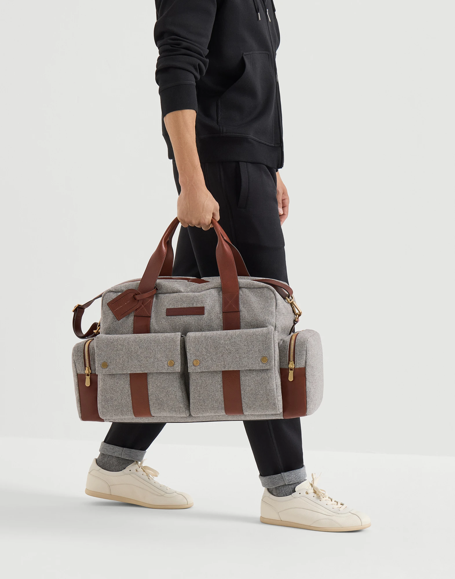 596-virgin-wool-alpaca-and-cashmere-flannel-leisure-bag-with-grained-calfskin-inserts-4.webp Virgin wool, alpaca and cashmere flannel leisure bag with grained calfskin inserts