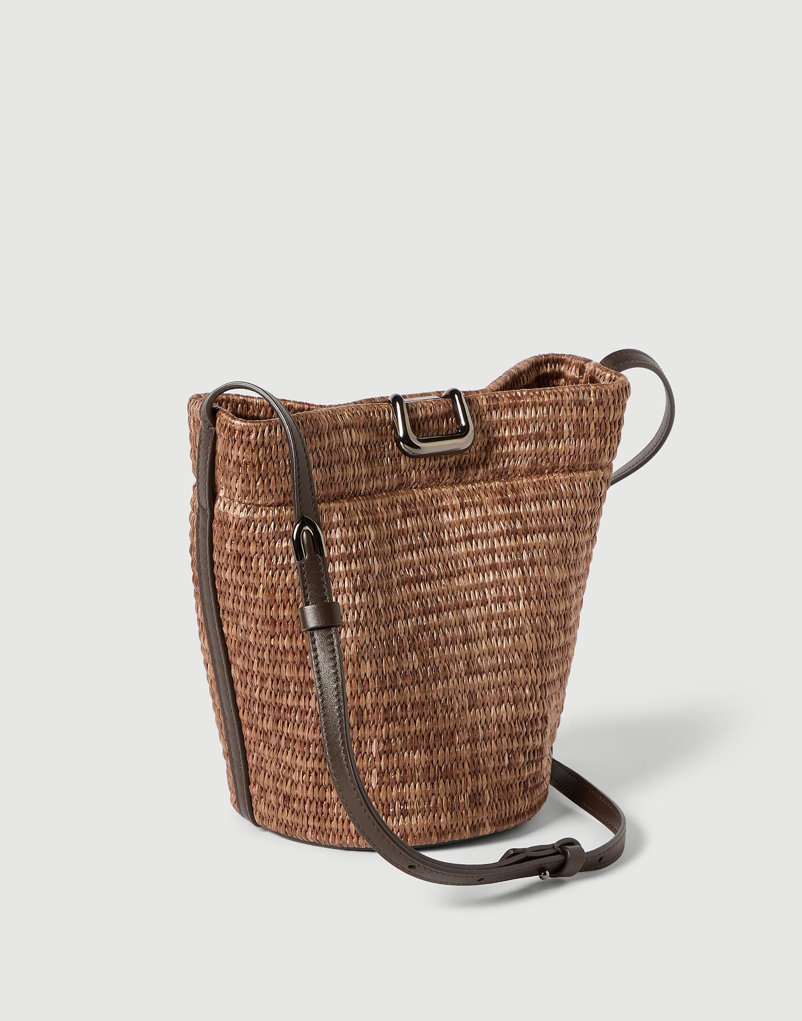 602-bolso-sartorial-bucket-pequeno-en-rafia-de-algodon-tecnico-3.jpg Bolso Sartorial Bucket pequeño en rafia de algodón técnico