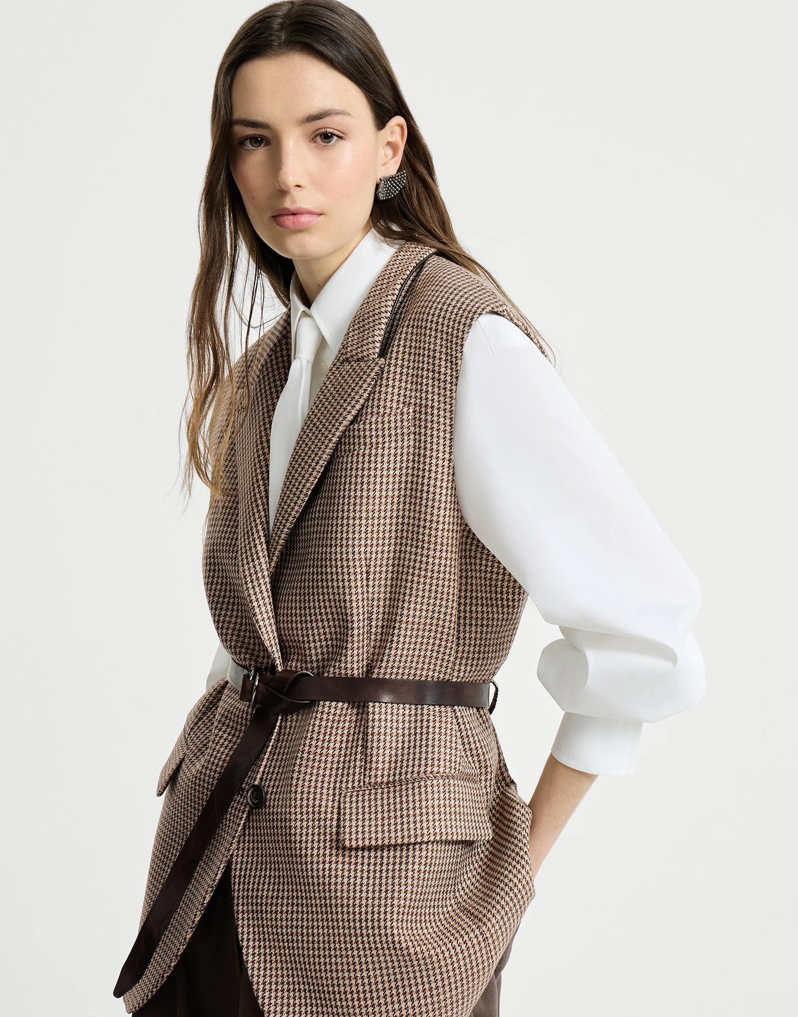 Sparkling virgin wool houndstooth vest with leather inserts, belt and monili