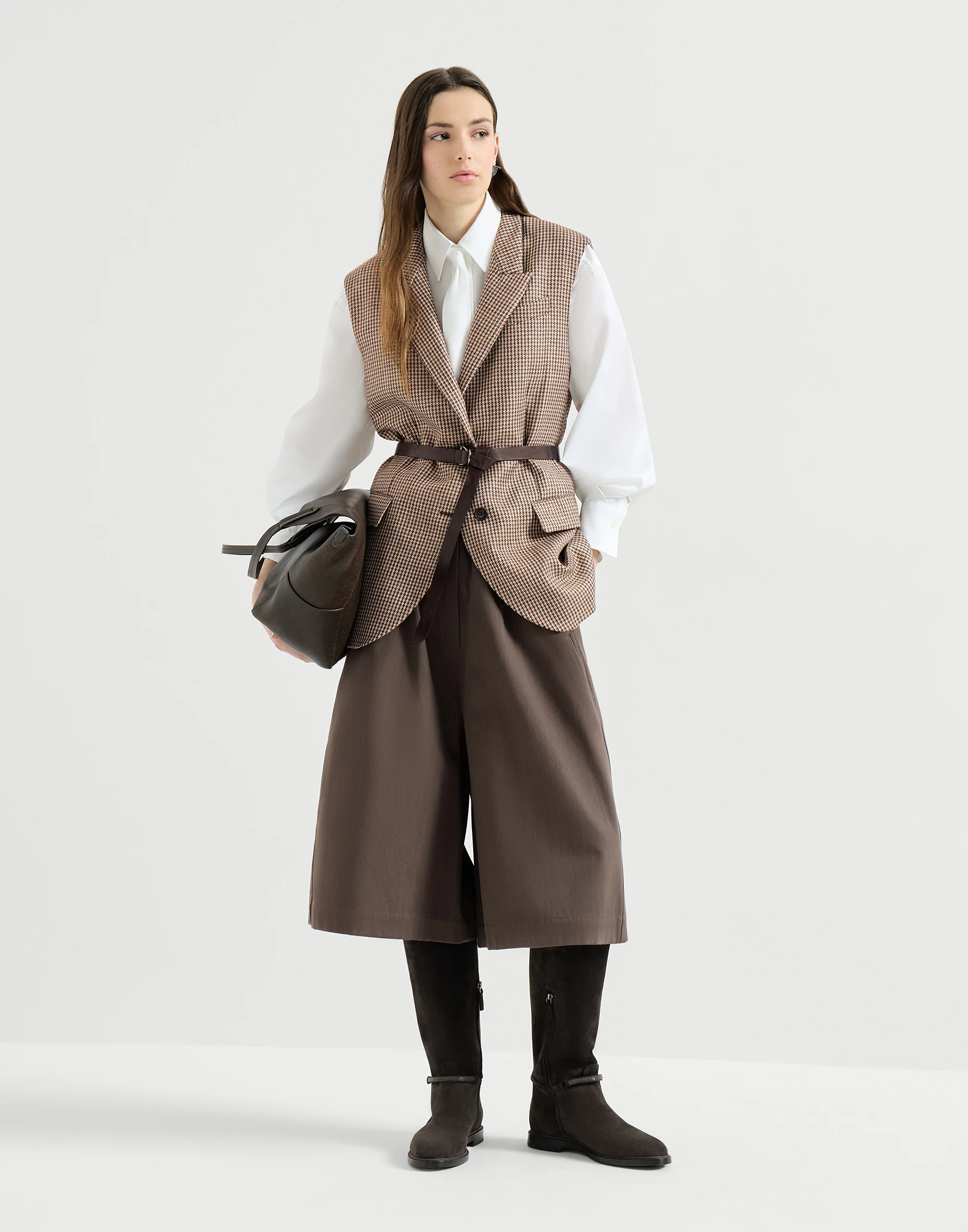 Sparkling virgin wool houndstooth vest with leather inserts, belt and monili